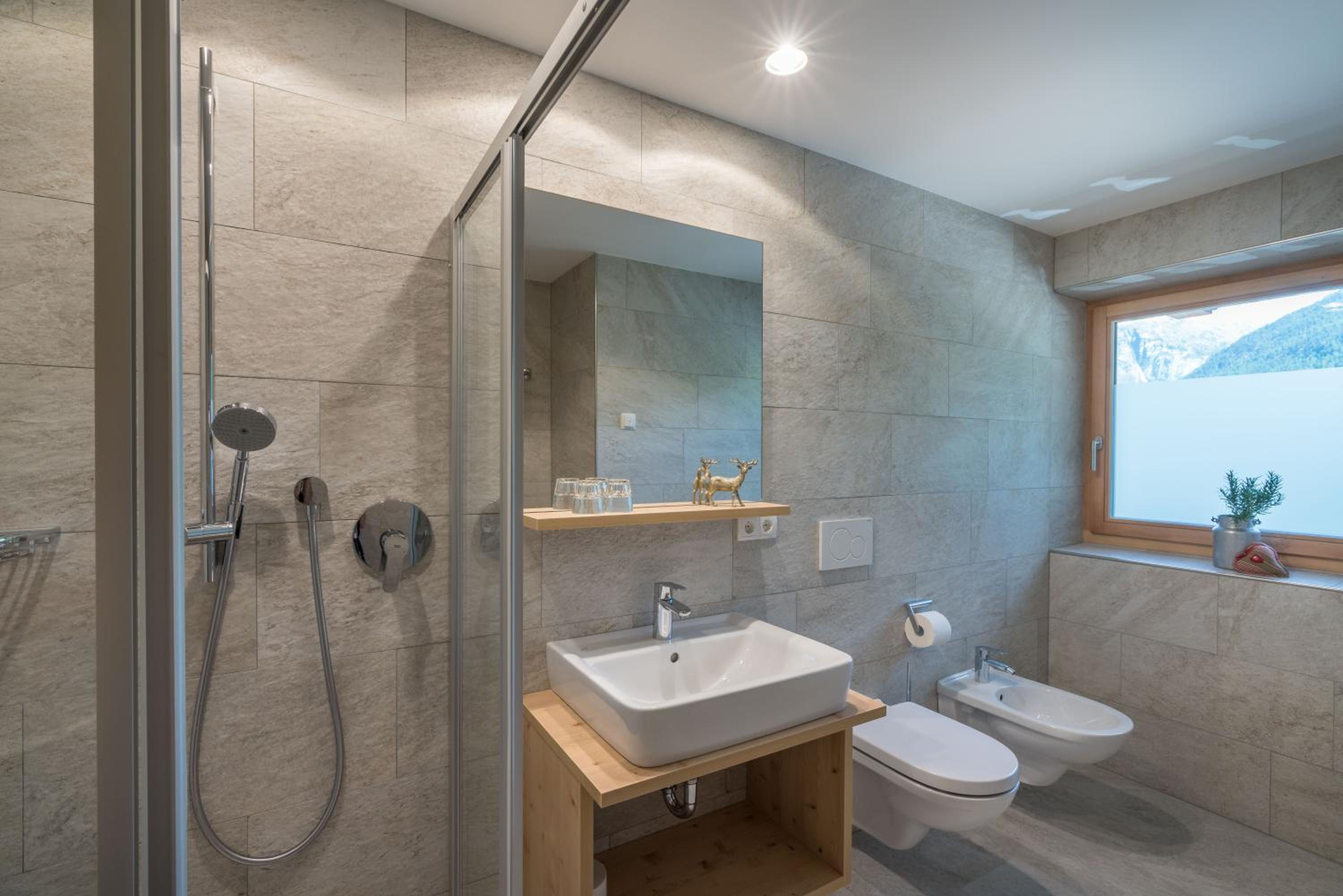 Classic Double Room with Balcony - Photo 4