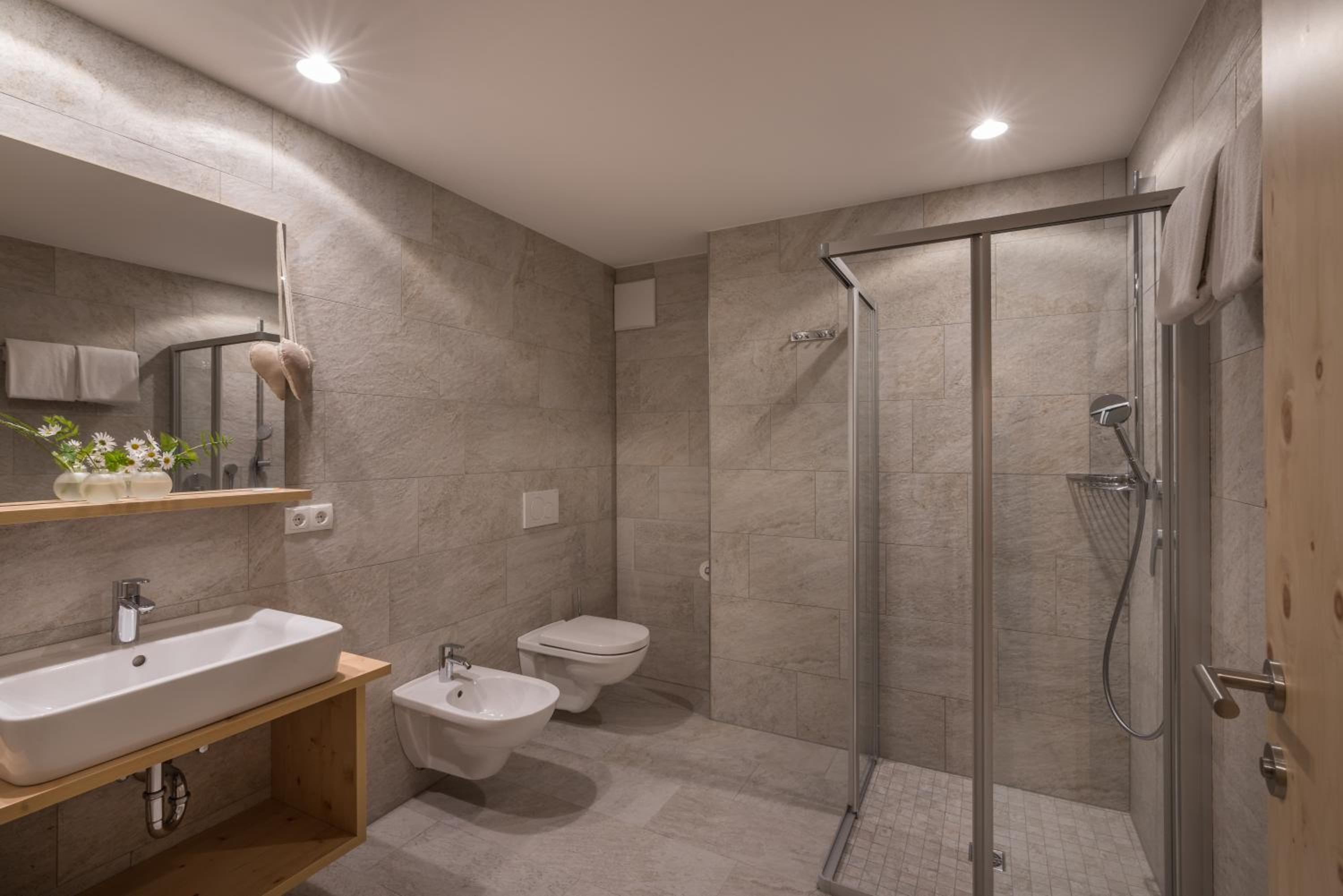 Classic Double Room with Balcony - Photo 3