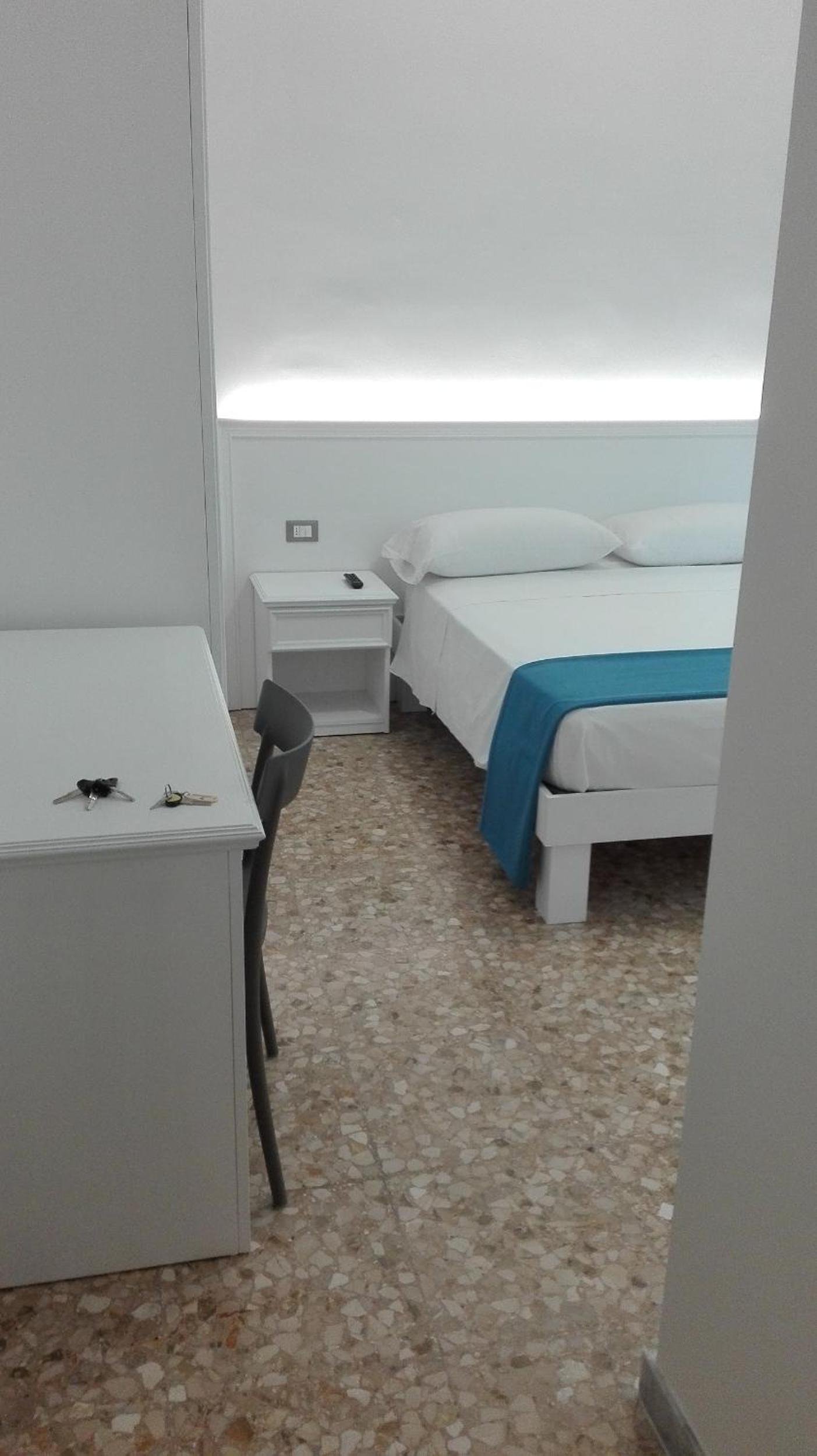 Double Room with Extra Bed - Photo 18