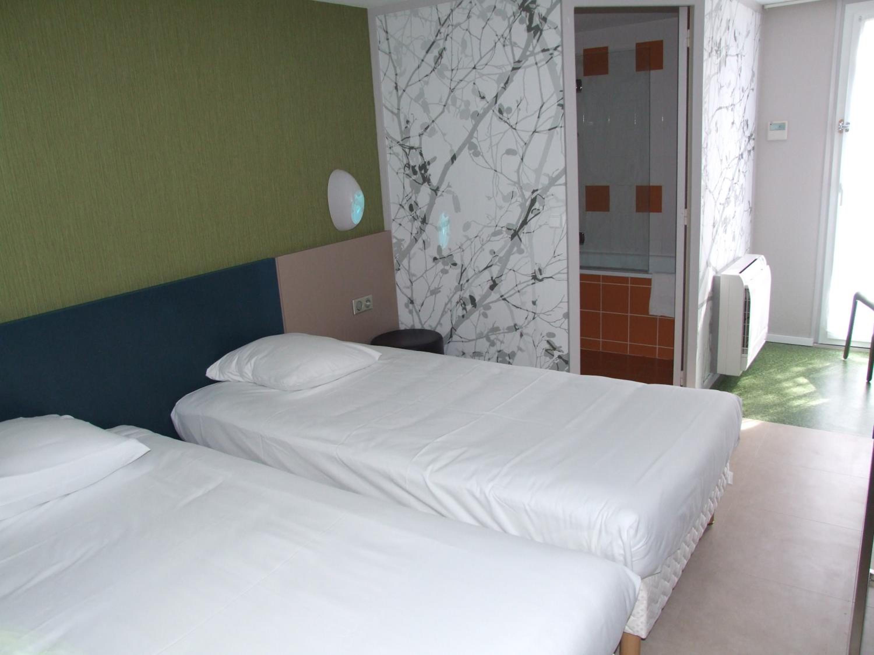 Standard Twin Room - Photo 1