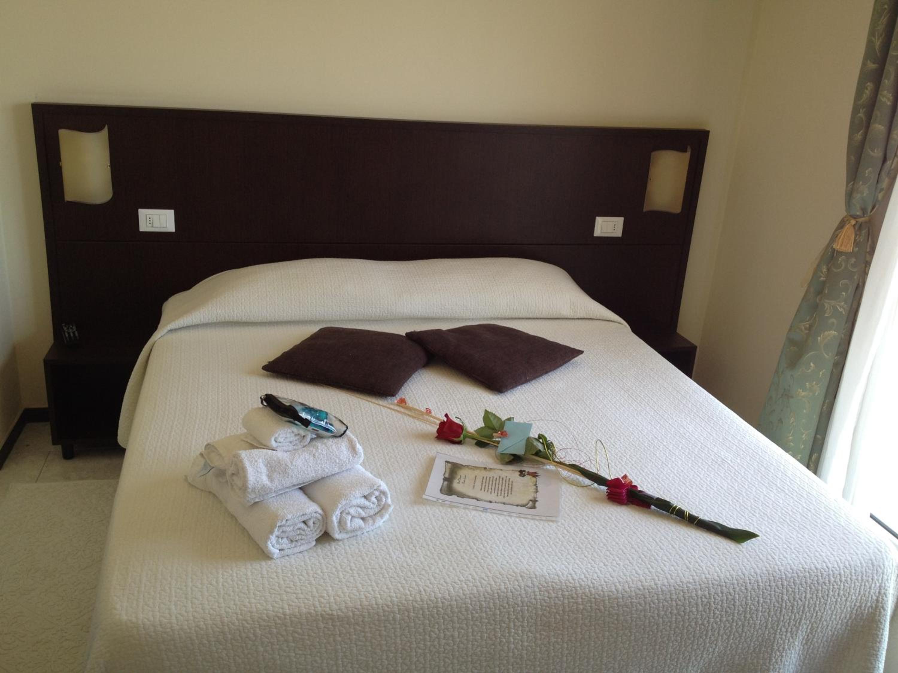 Double Room - Photo 8