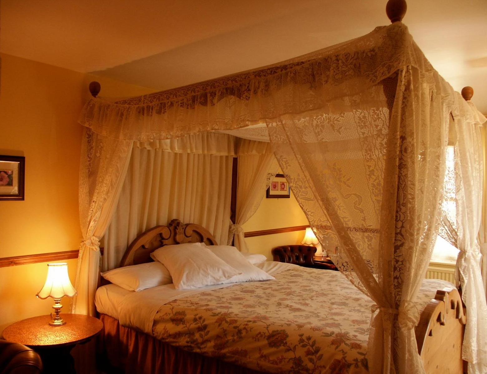 Four Poster (En-Suite)