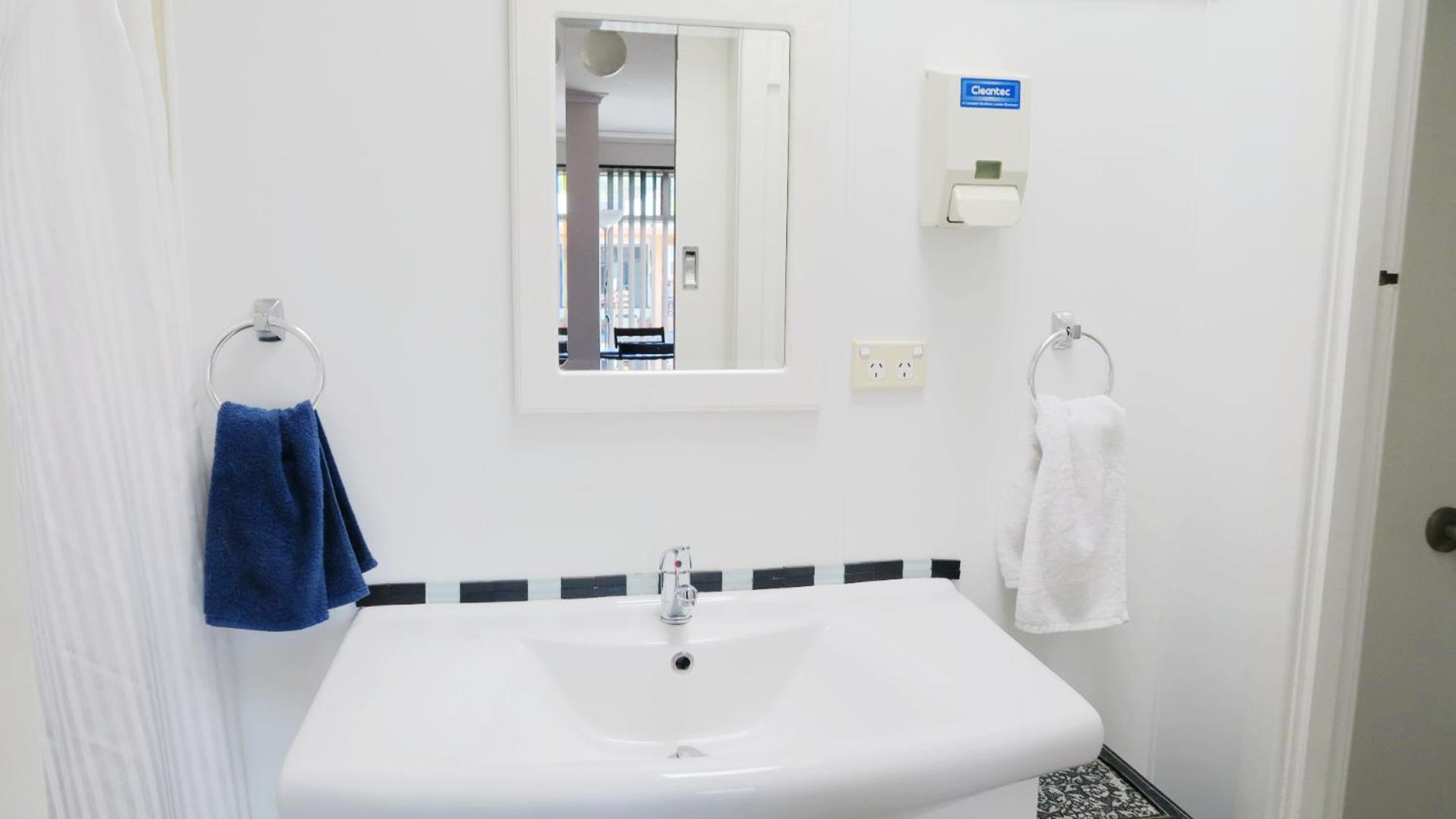 Standard Double Room - Photo 4