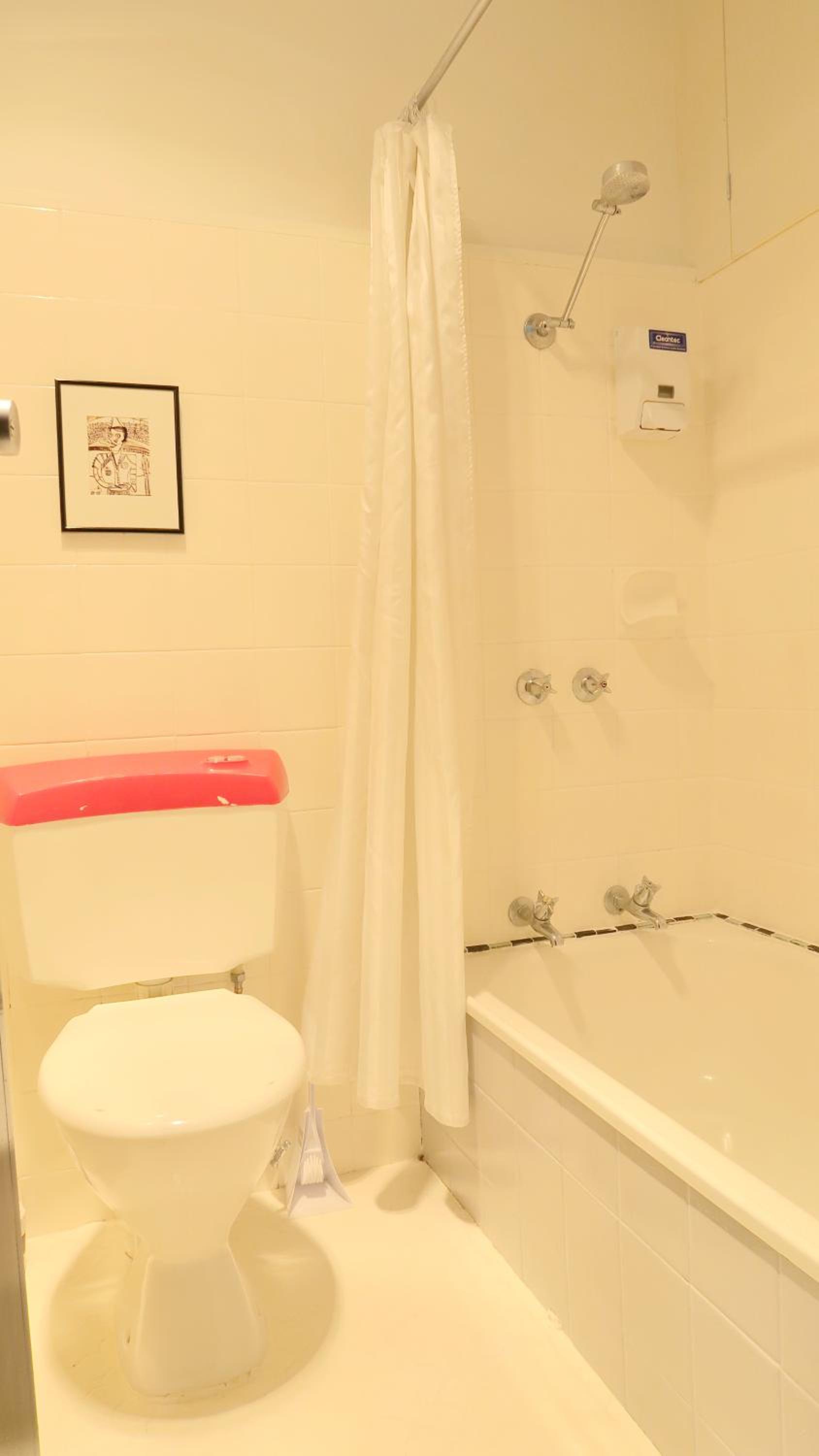Deluxe Queen Room - Photo 7