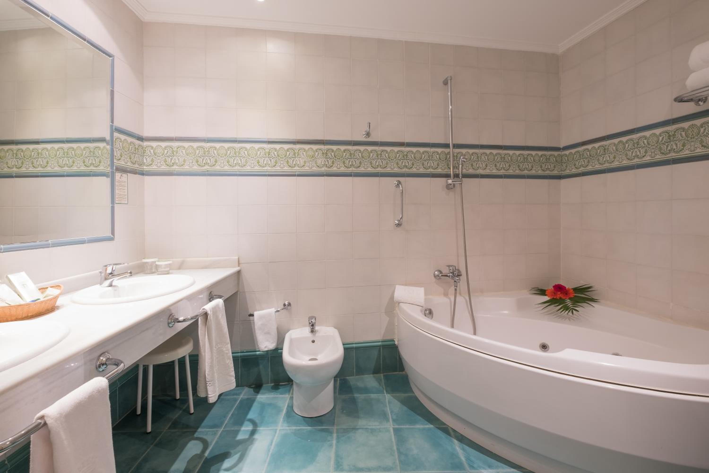Superior Double Room with Jacuzzi photo 3