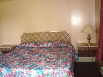 Queen Room - Non-Smoking photo 1