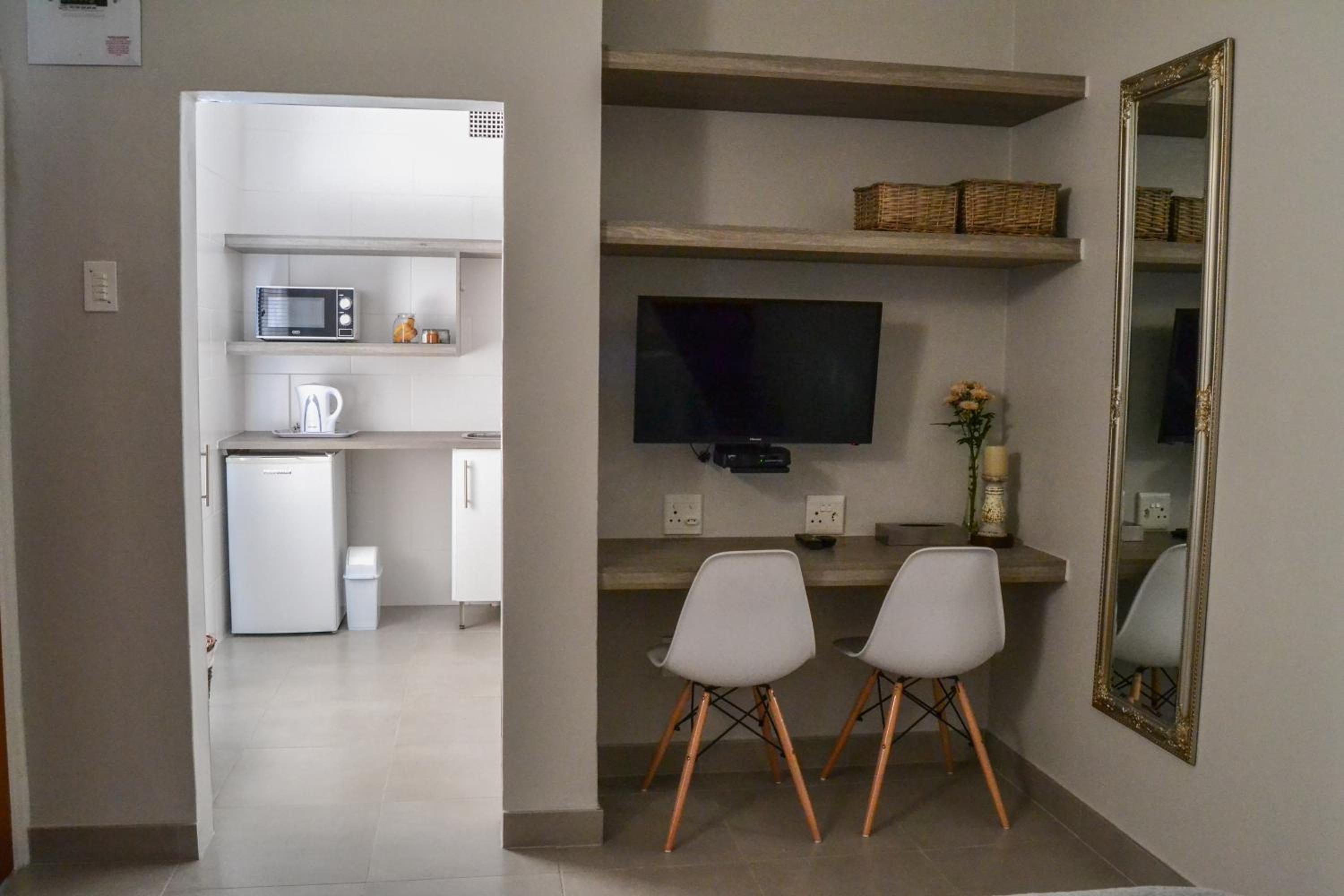 Double Room with Private Bathroom - Photo 4