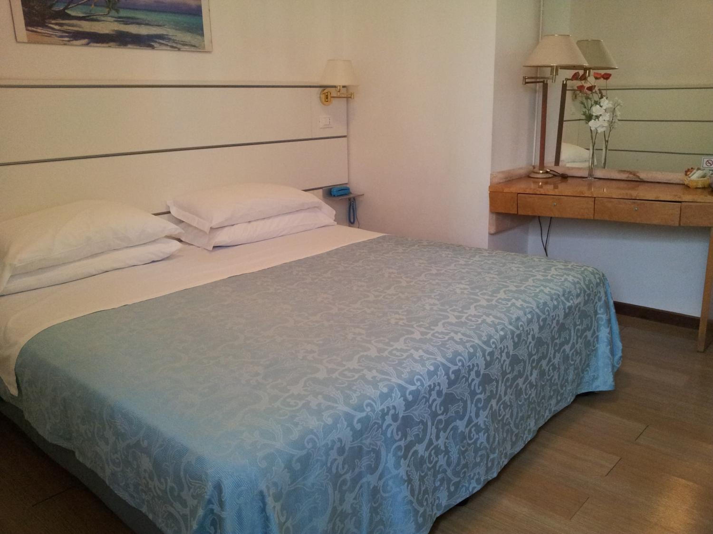 Male Dormitory Room photo 1