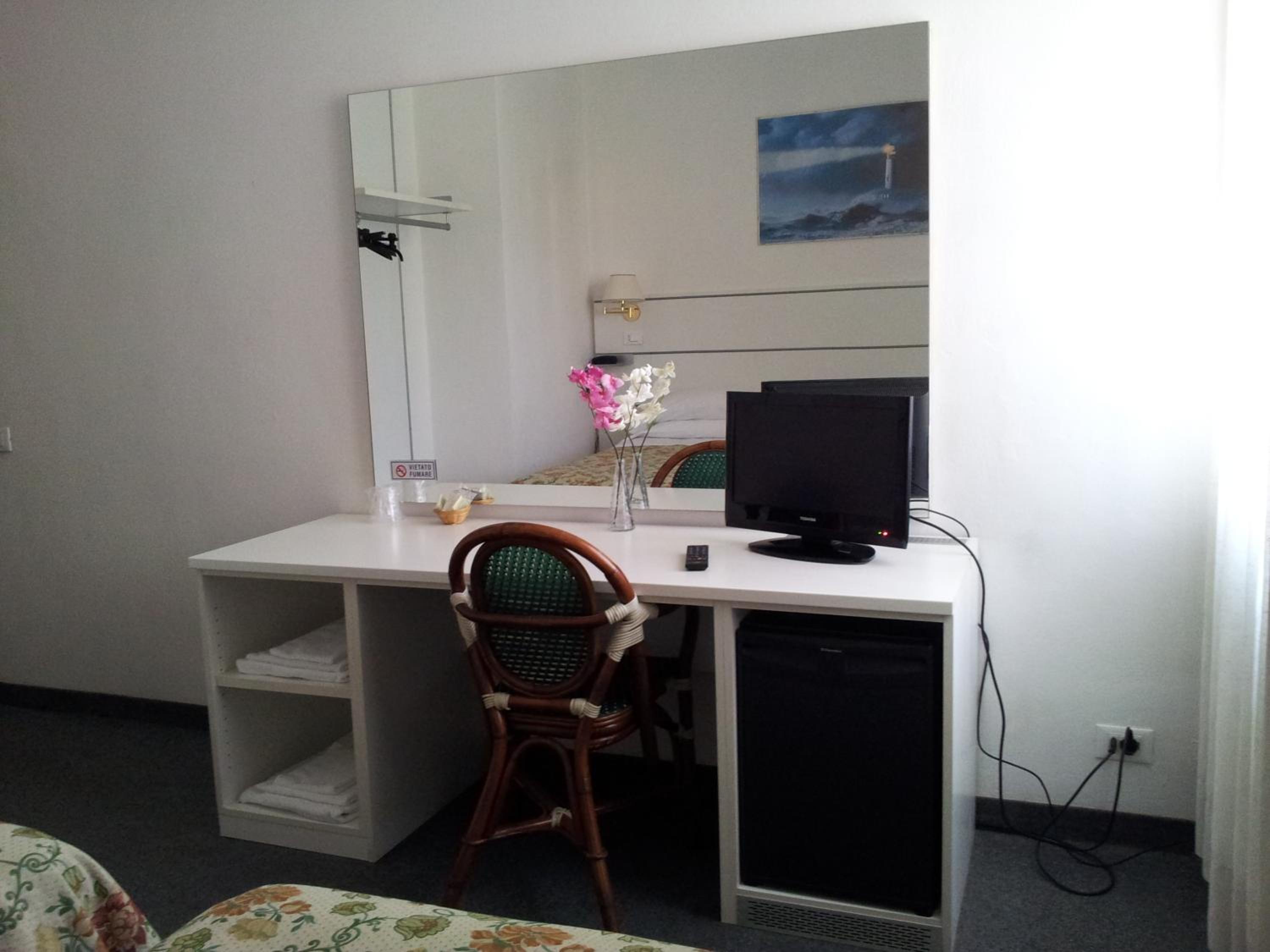 Male Dormitory Room photo 2
