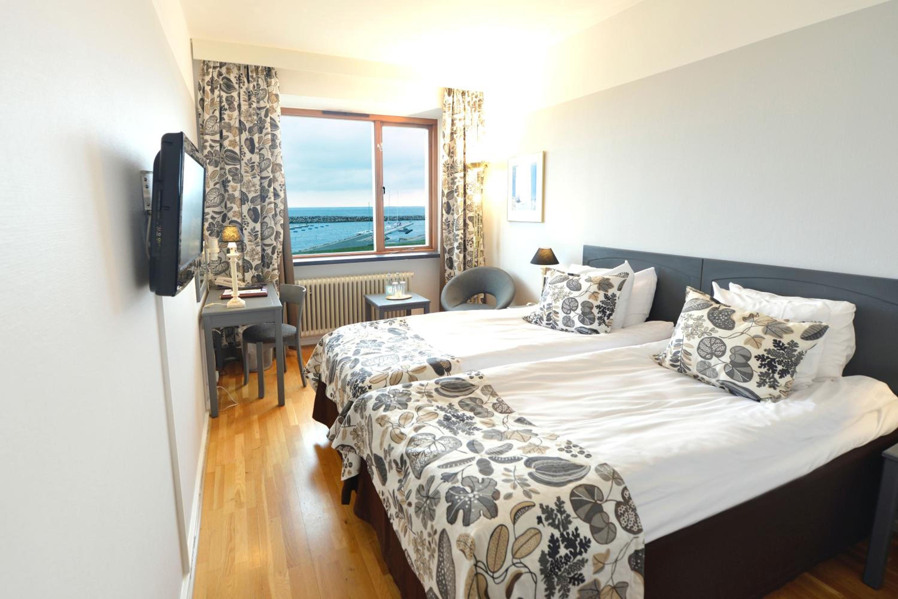 Standard Twin Room with Sea View - Non-Smoking - Photo 3