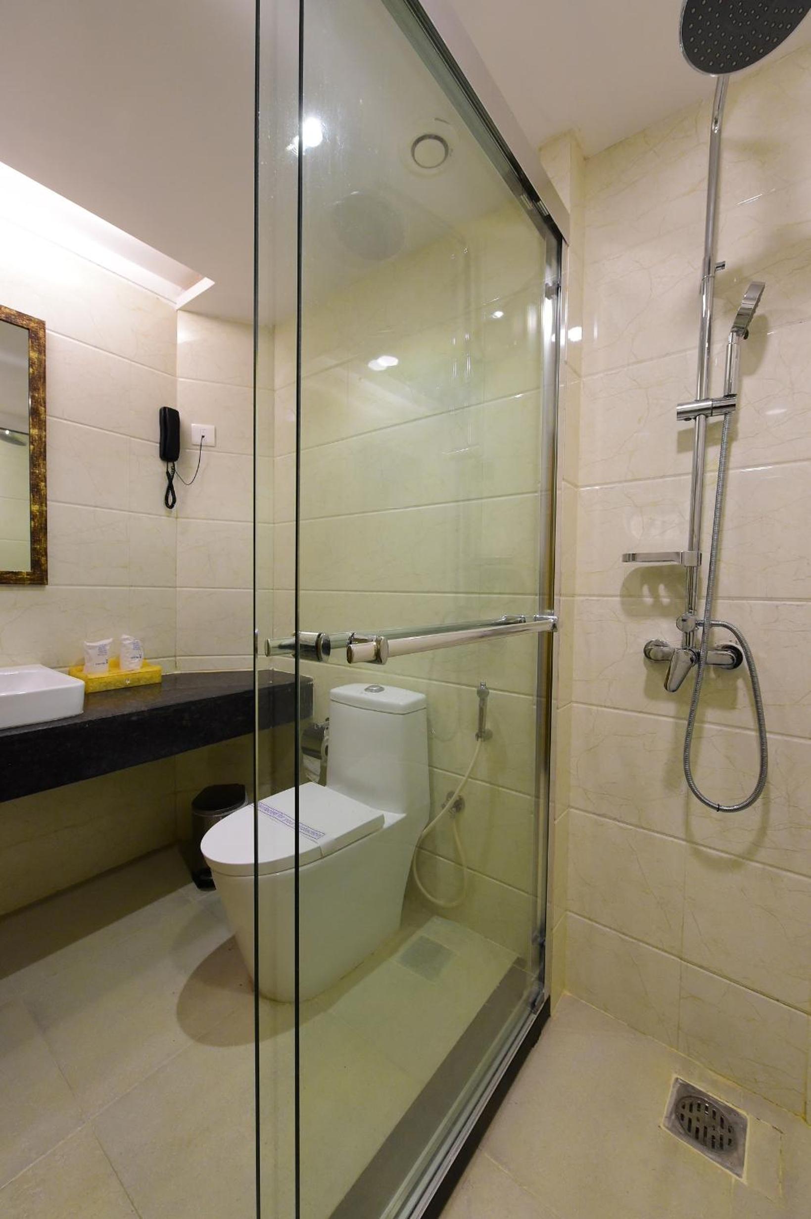 Deluxe King Room - Photo 3