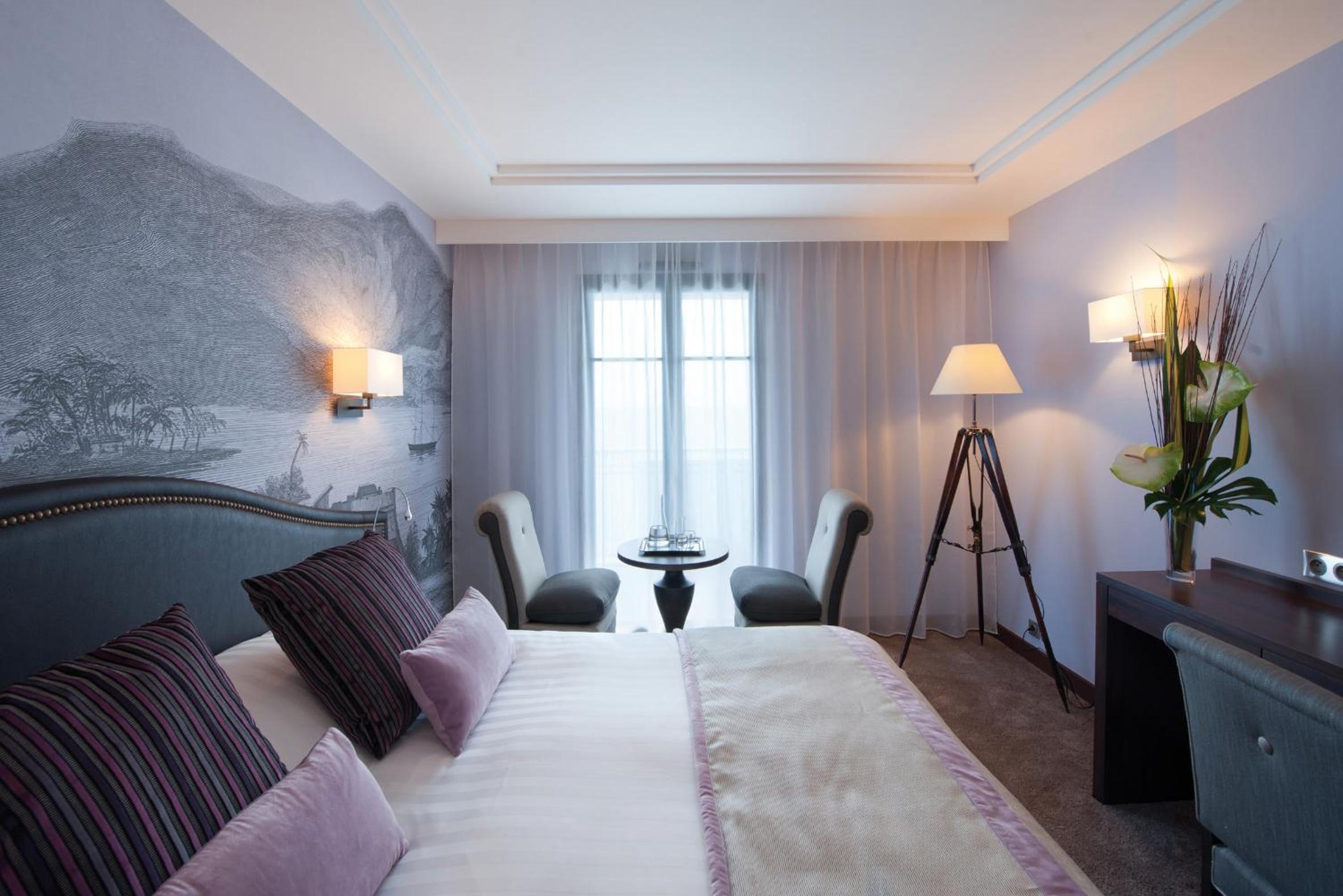Standard Double or Twin Room with City View - Photo 1