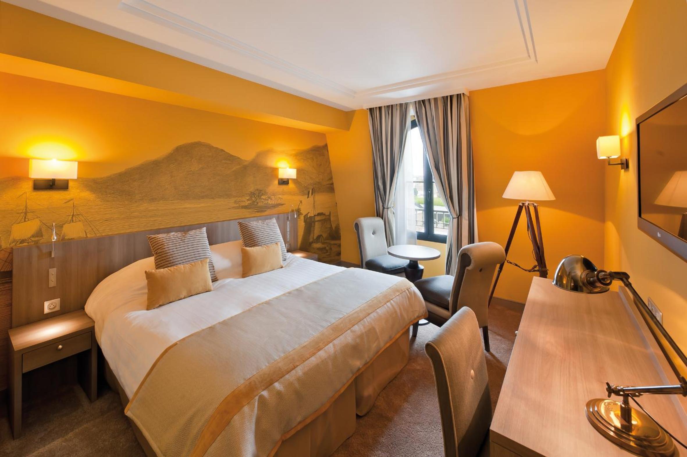 Superior Double or Twin Room with City View - Photo 1