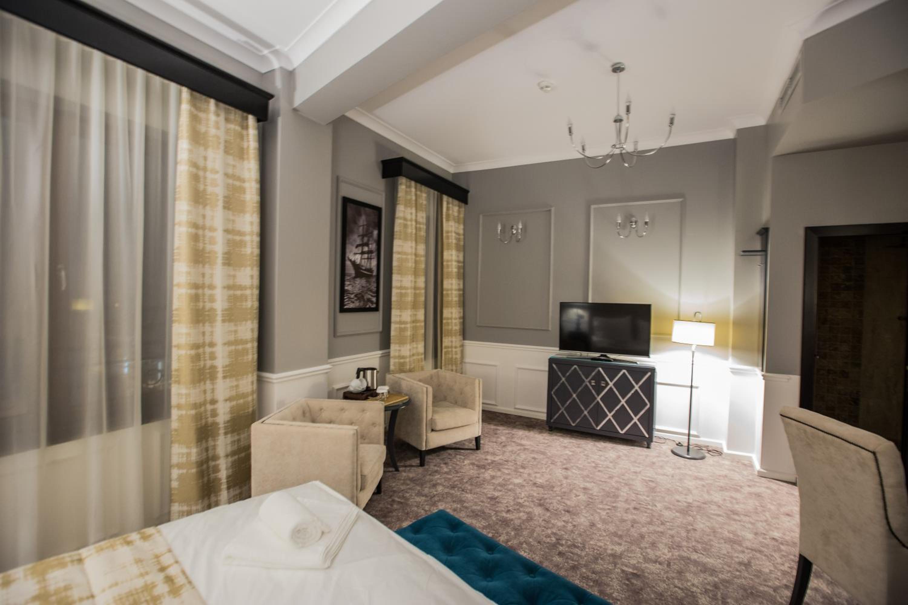 Deluxe King Room