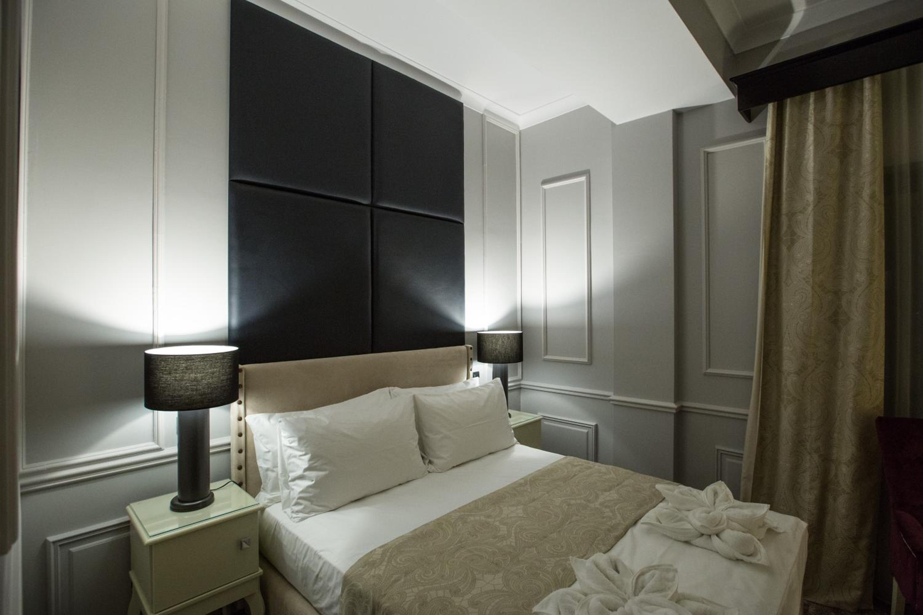 Deluxe King Room photo 2