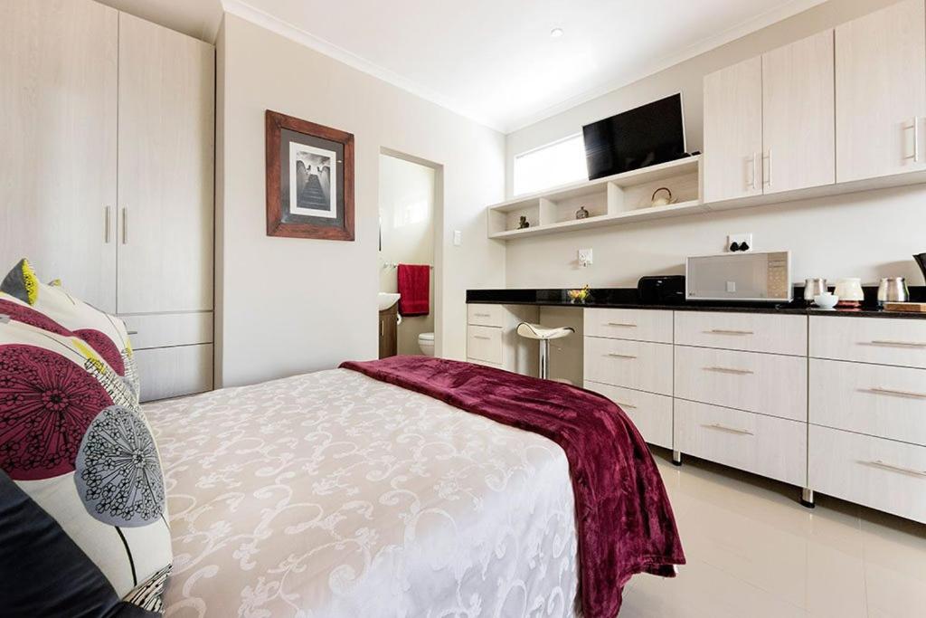 Apartment with Garden View - Photo 9