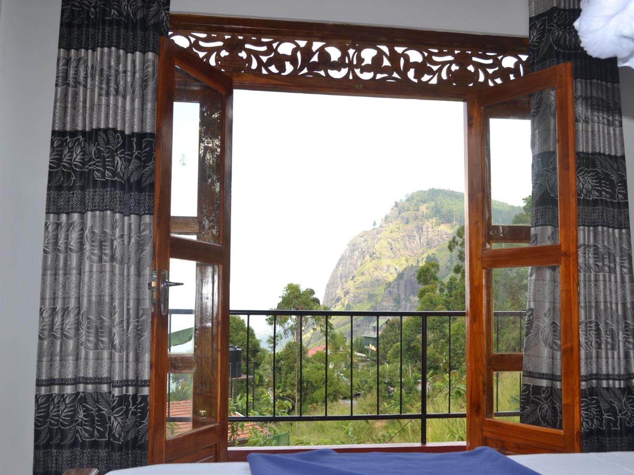 Superior King Room with Ella Rock View