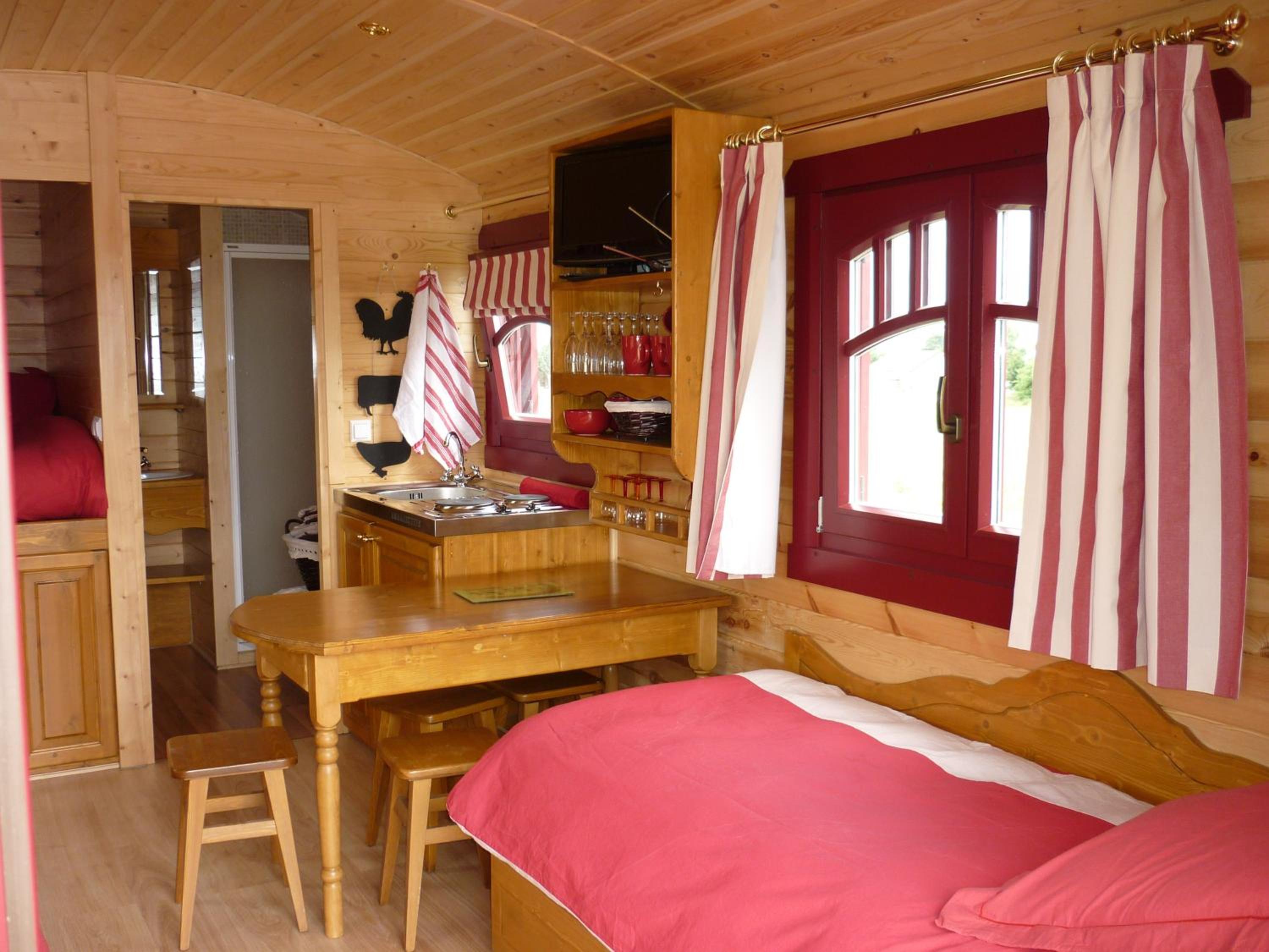 Family Room with Garden View - Photo 6