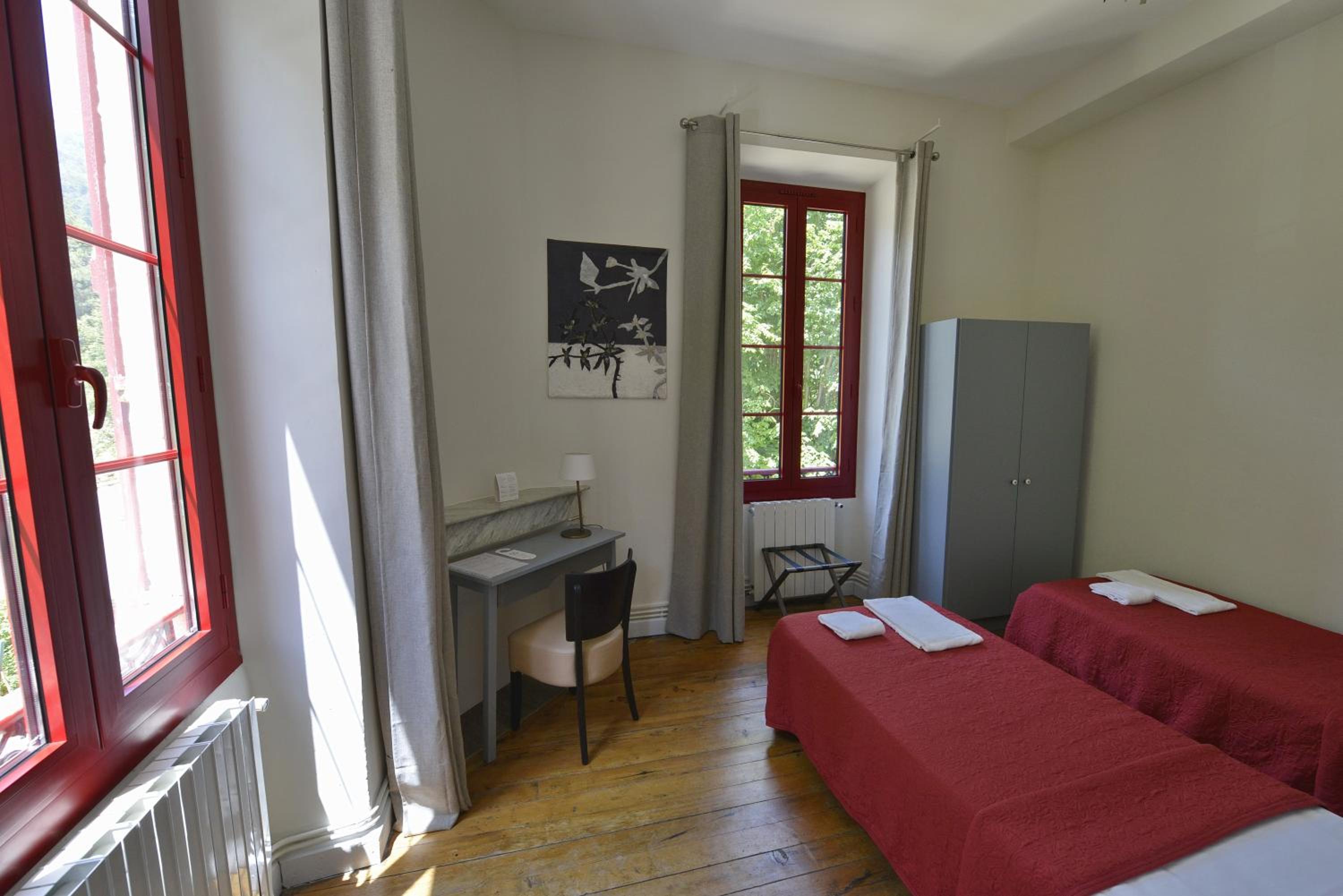 Twin Room with Private Bathroom photo 2