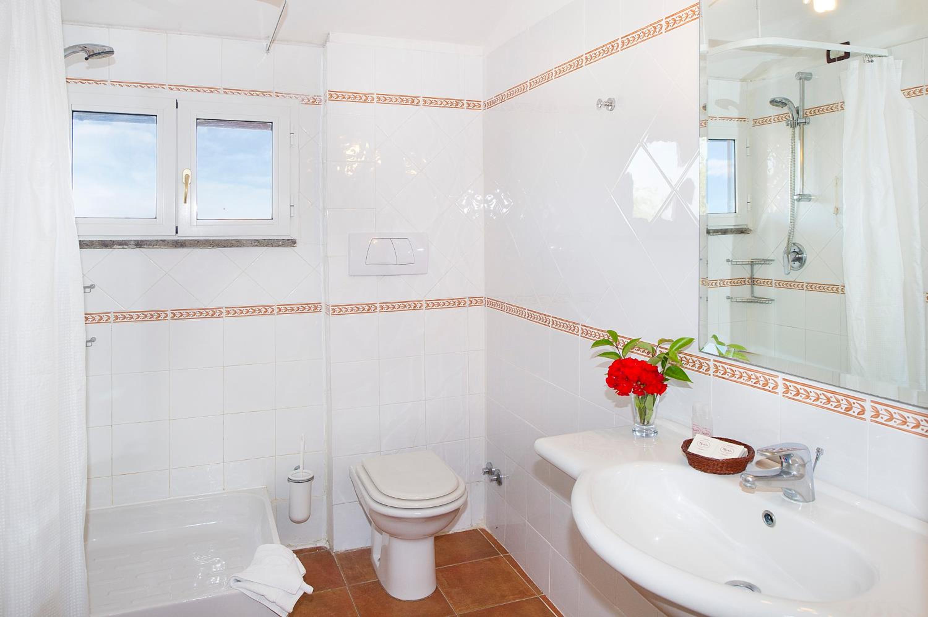 Standard Double or Twin Room - Photo 7