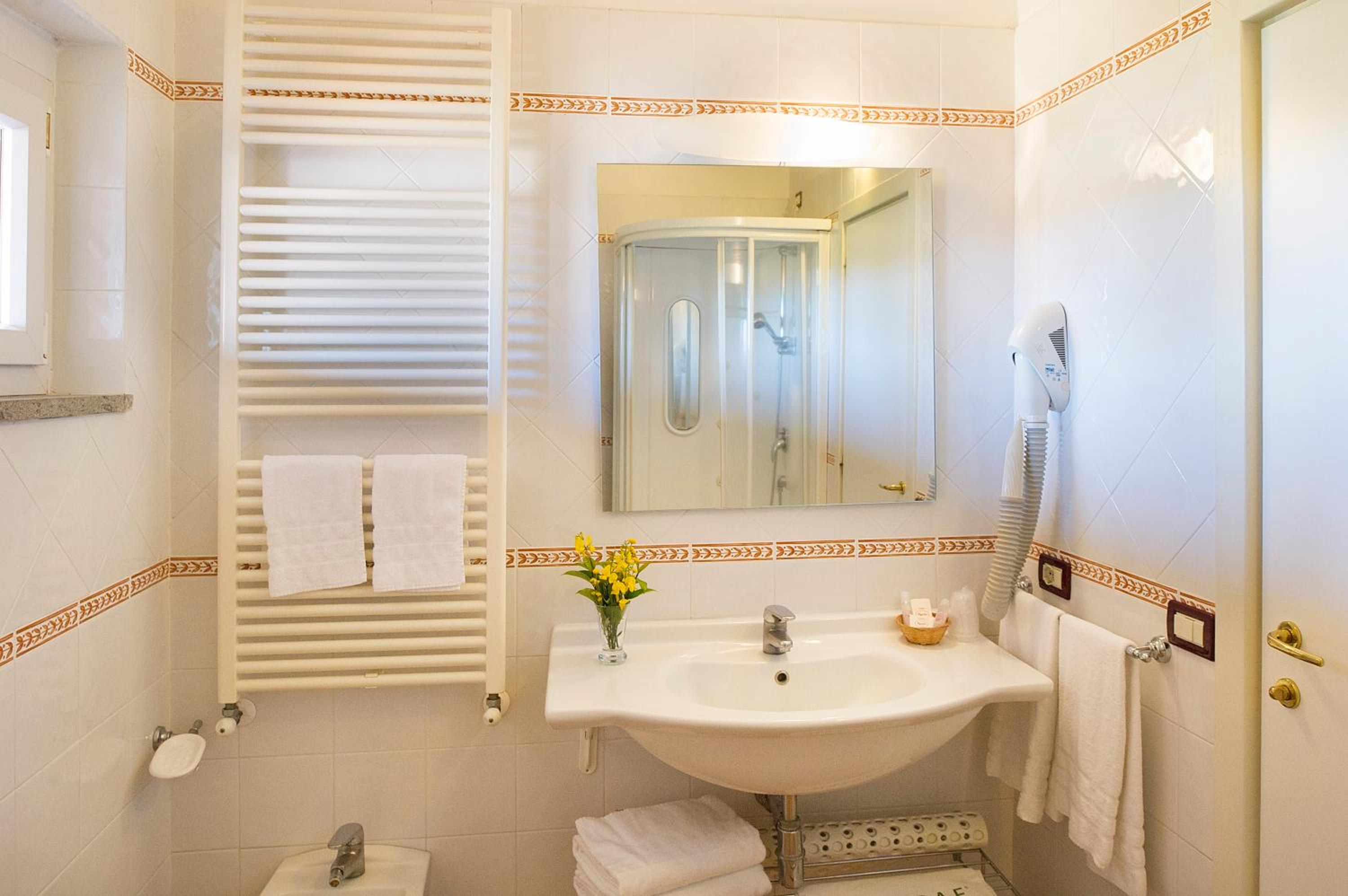 Classic Double or Twin Room - Photo 5