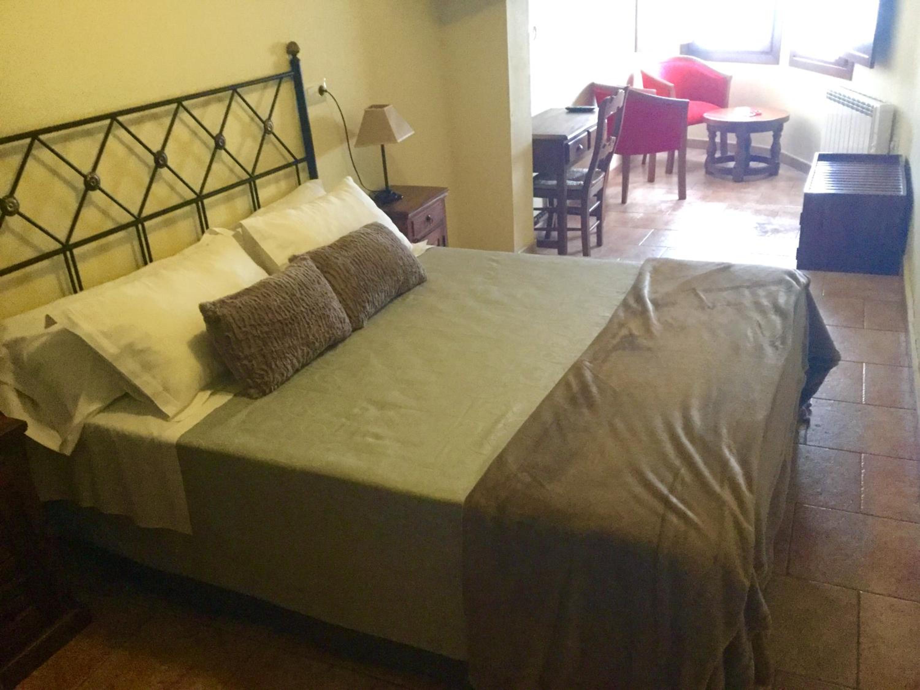 Double or Twin Room - Photo 11
