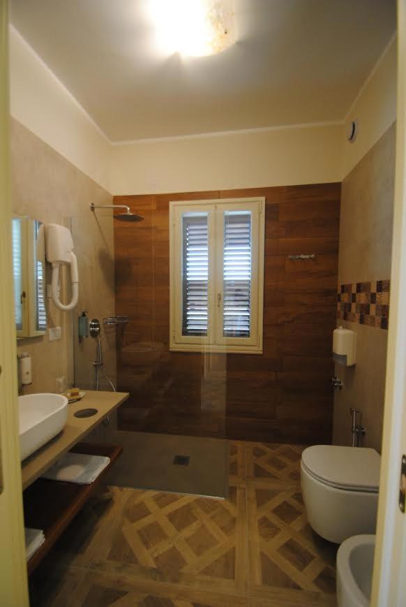 Queen Room - Disability Access (No Balcony and No Window) photo 3
