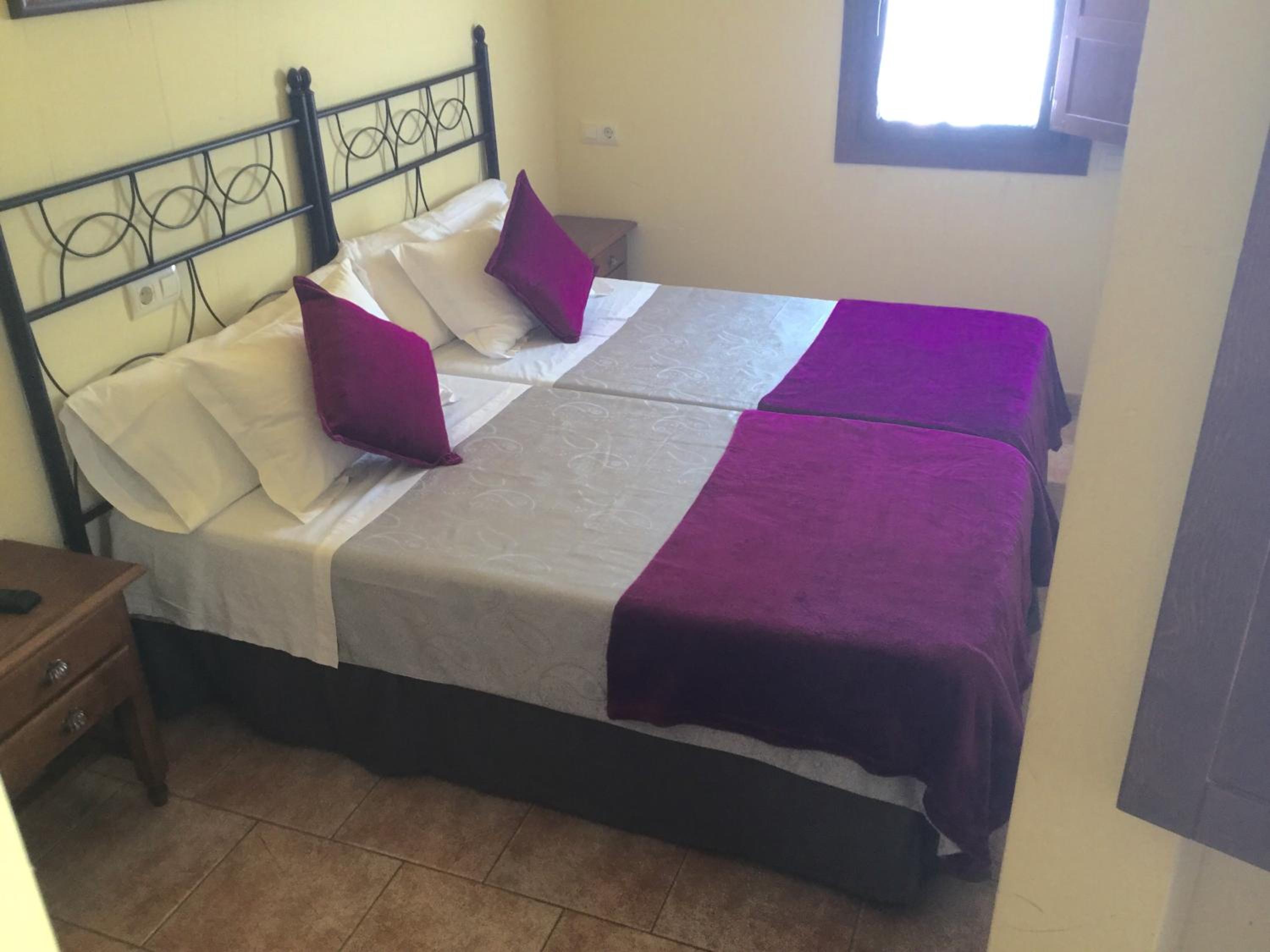 Double or Twin Room - Photo 10