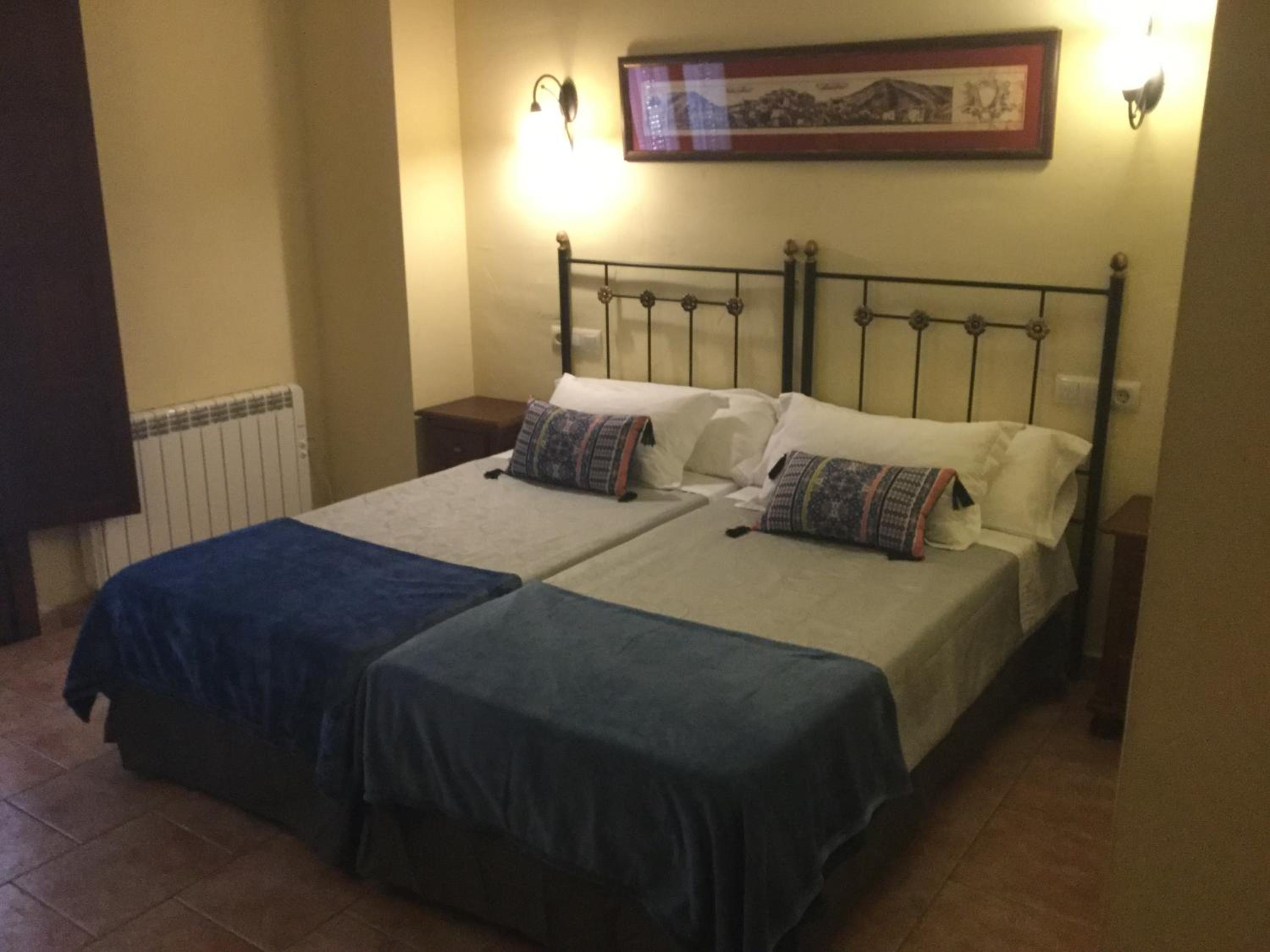 Double or Twin Room - Photo 8