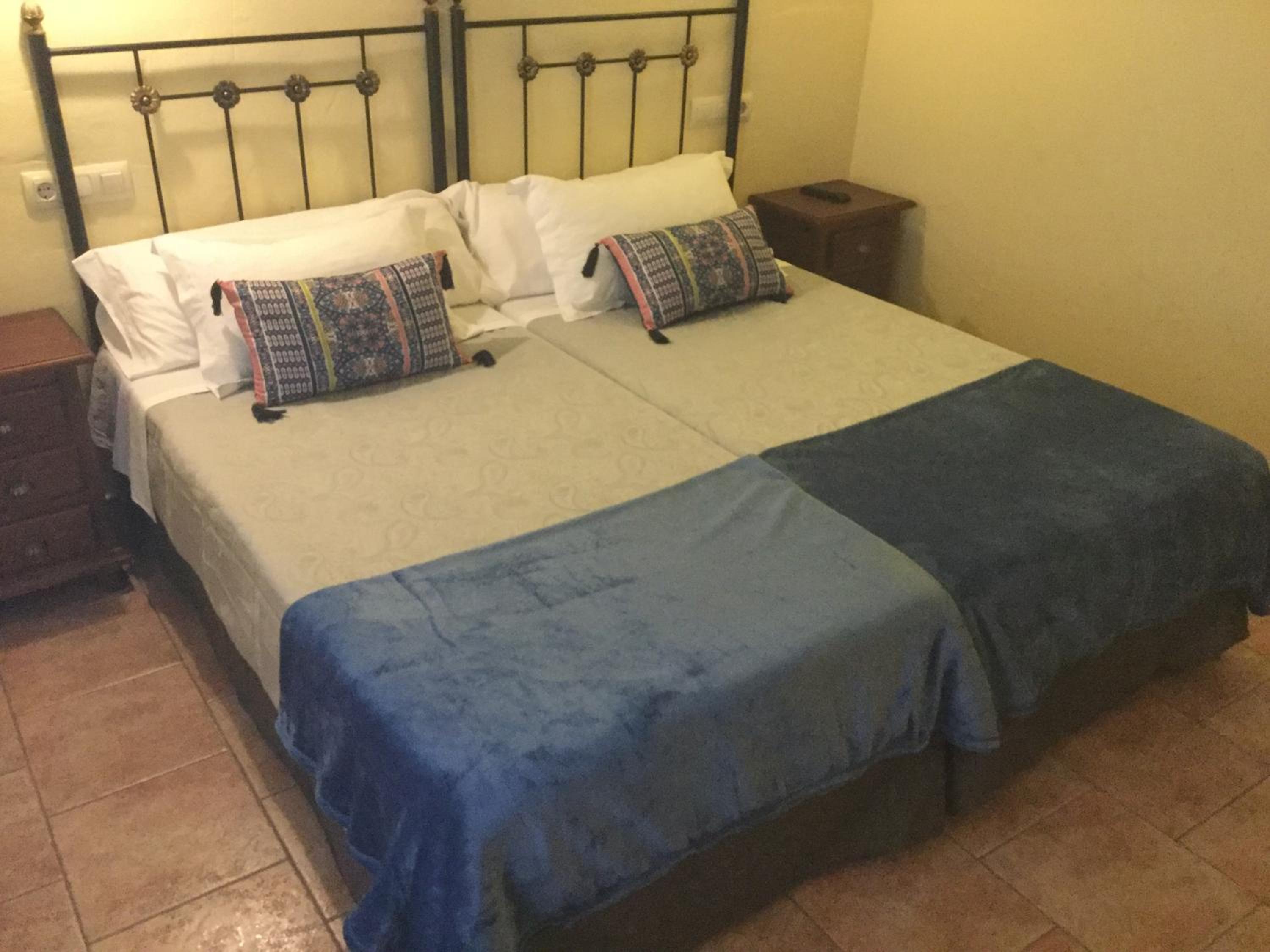 Double or Twin Room - Photo 7