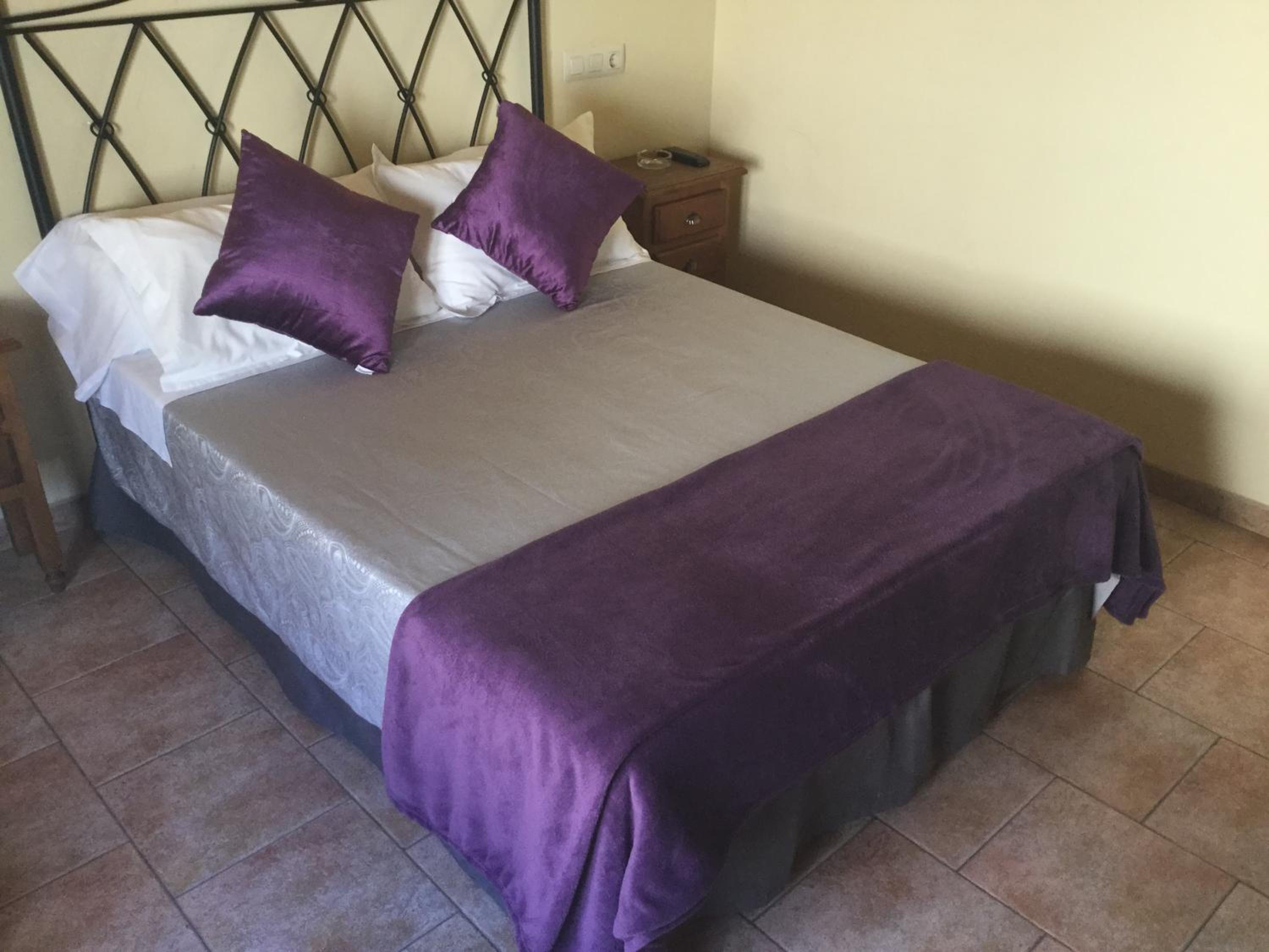 Double or Twin Room - Photo 13