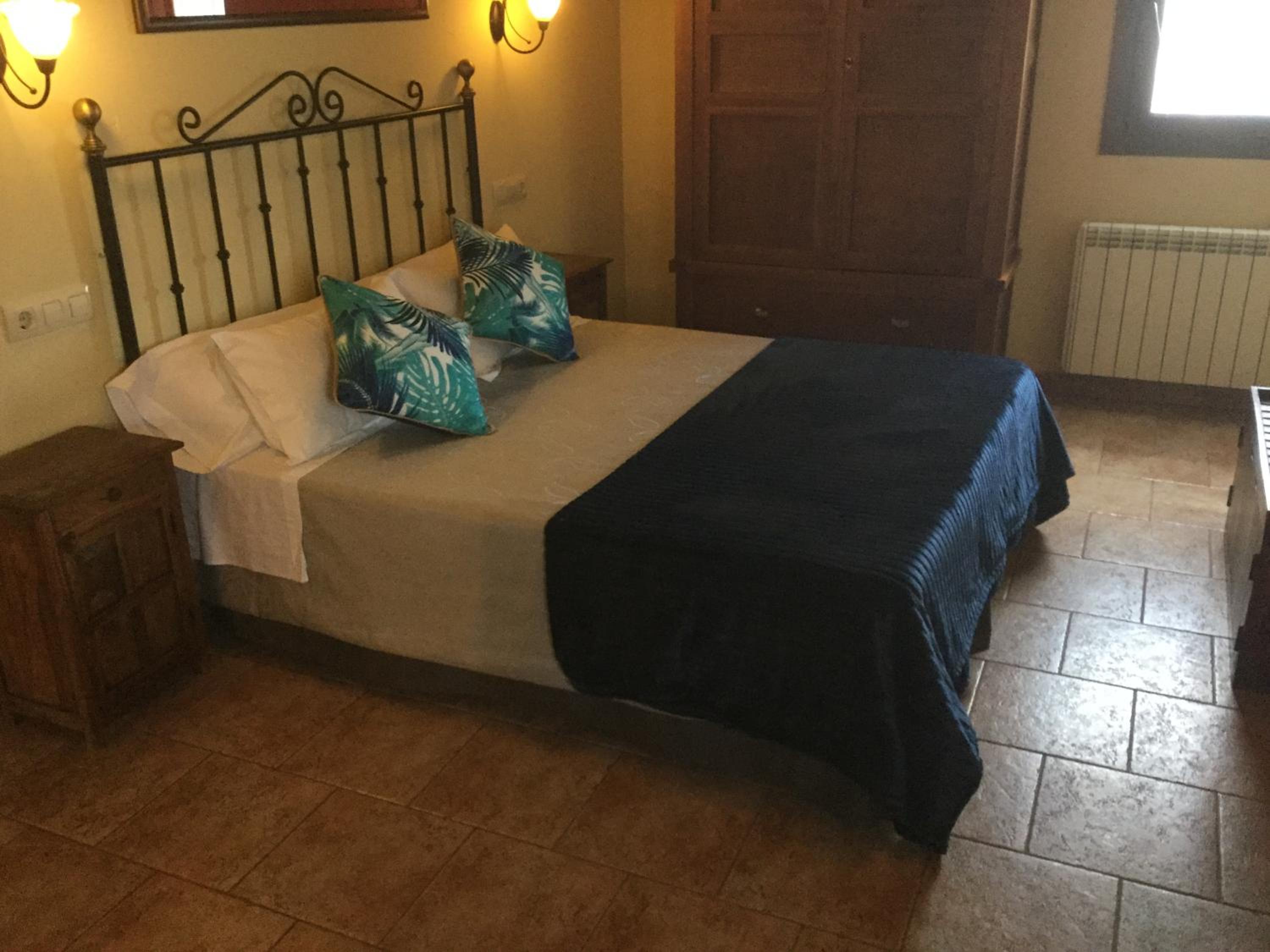 Double or Twin Room - Photo 3