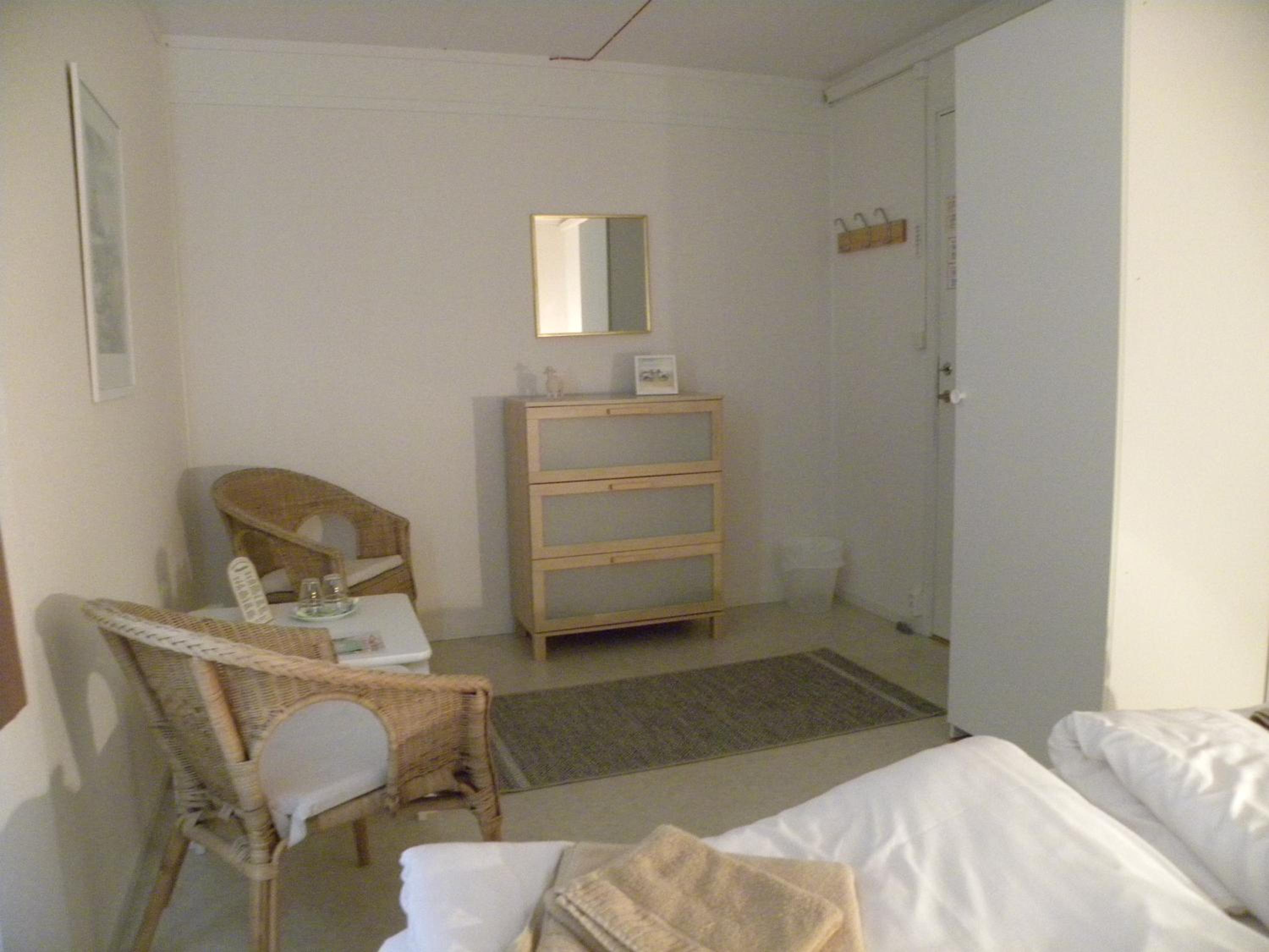Double Room with Shared Bathroom photo 3