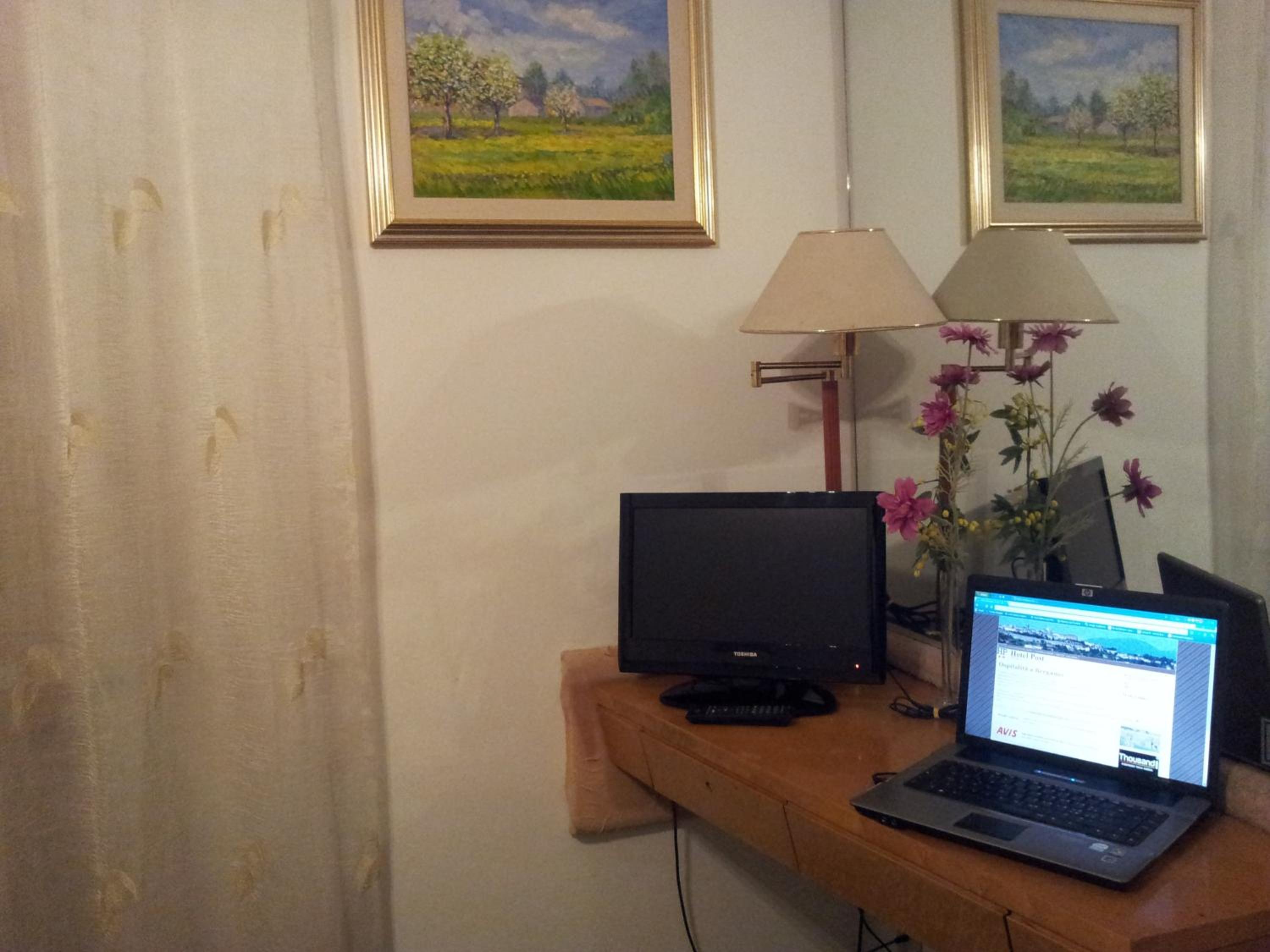 Male Dormitory Room photo 3