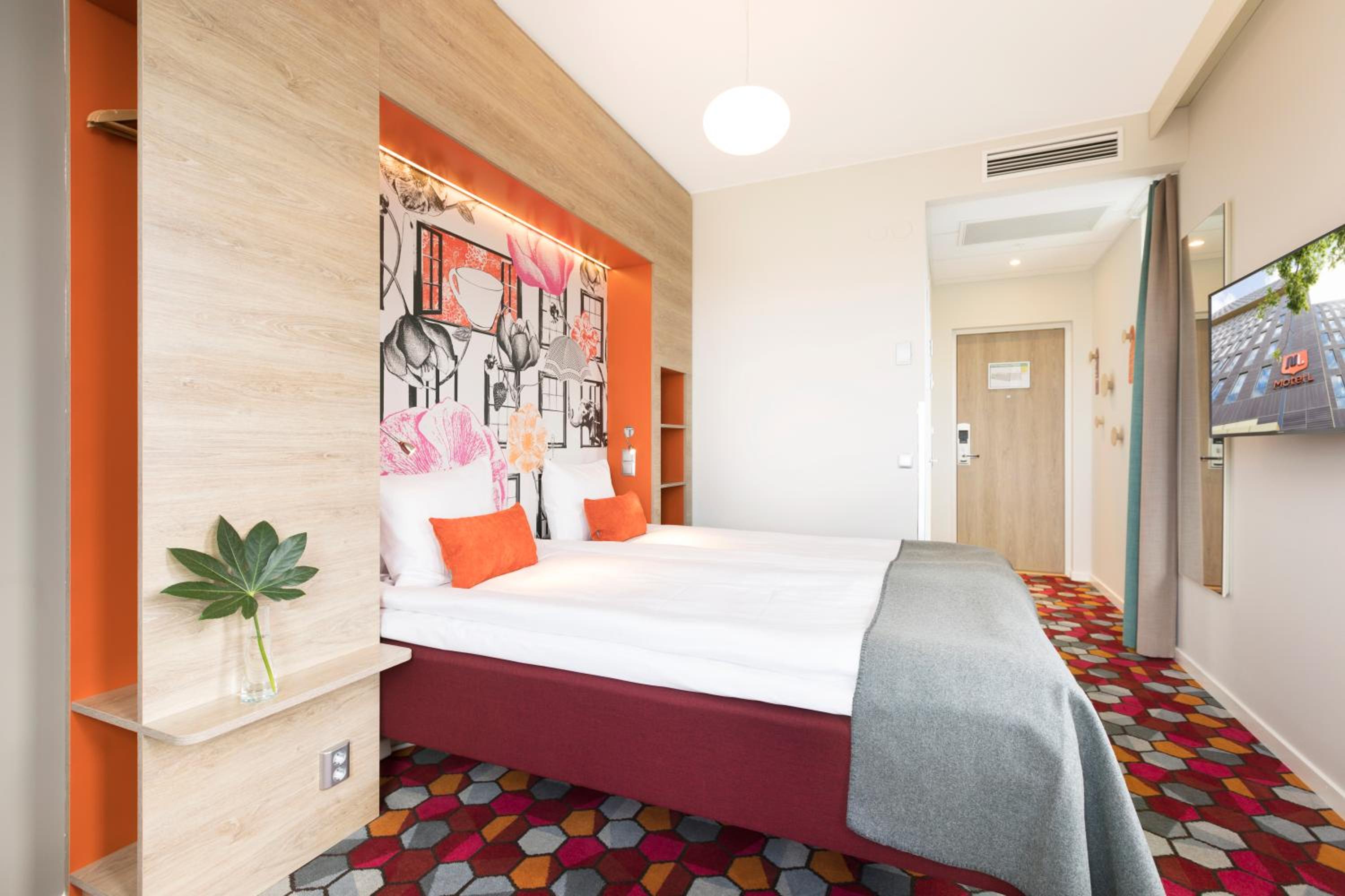 Stylish Twin Room - Photo 1