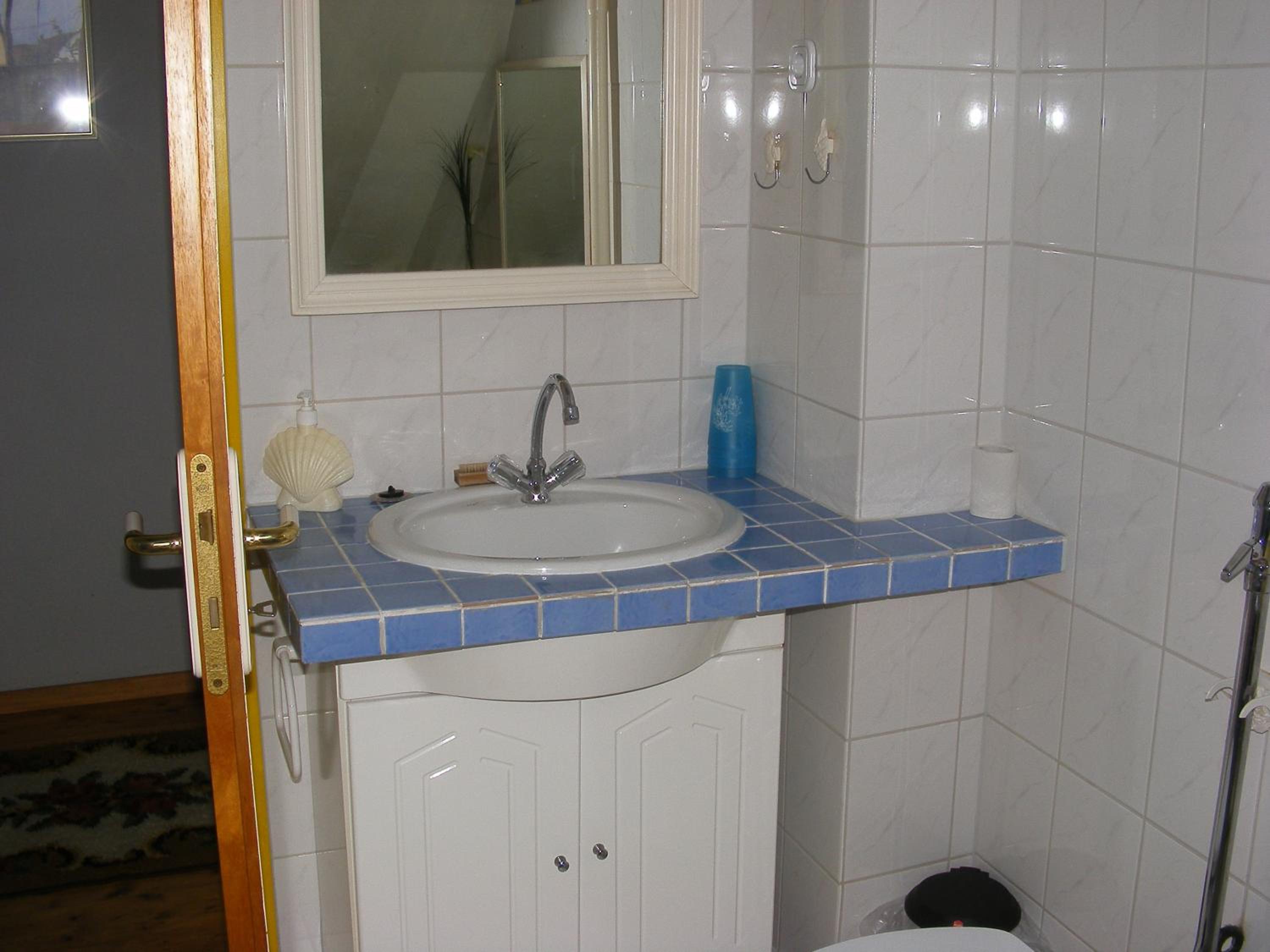 Standard Double or Twin Room with Garden View - Photo 4