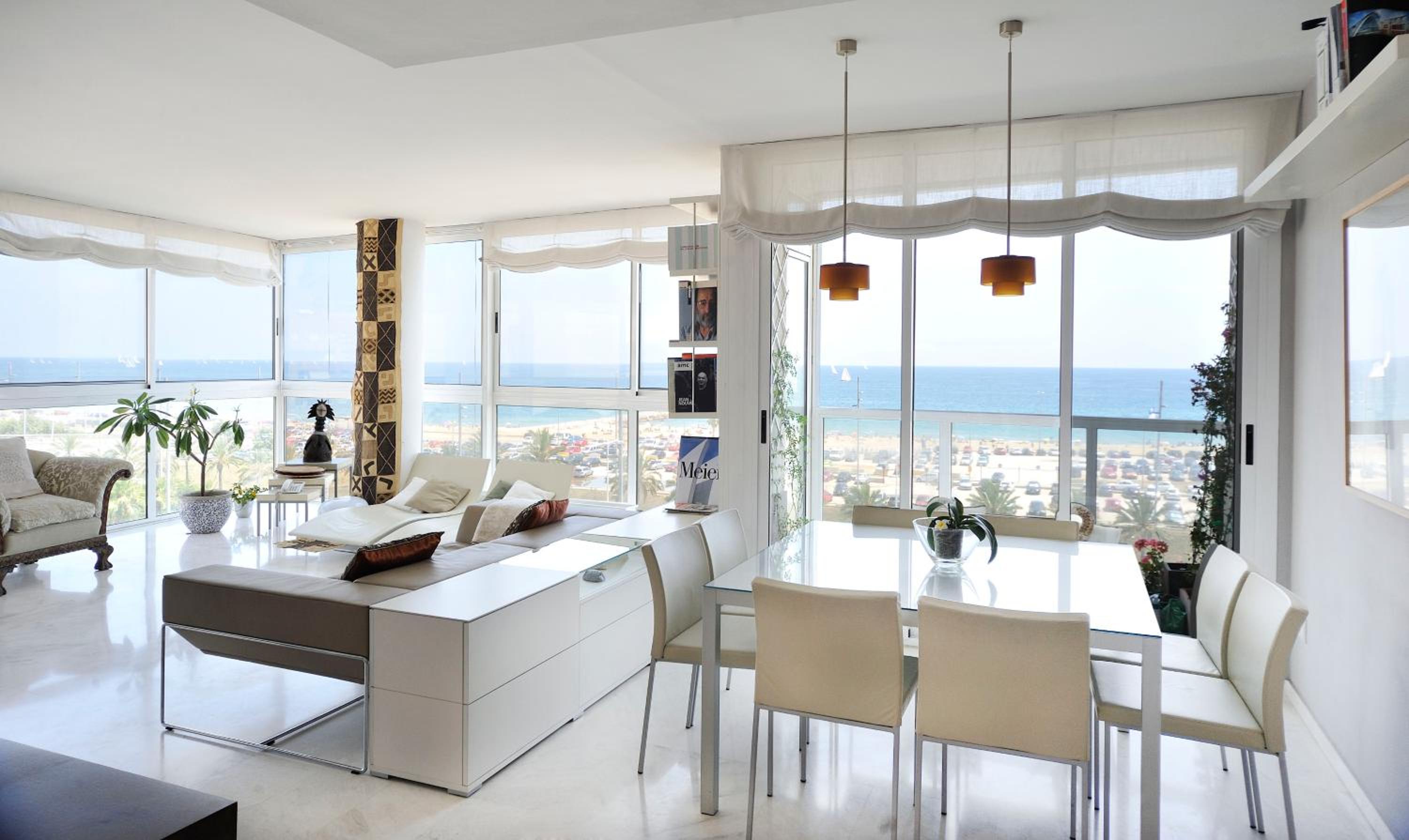 Three-Bedroom Apartment with Sea View photo 2