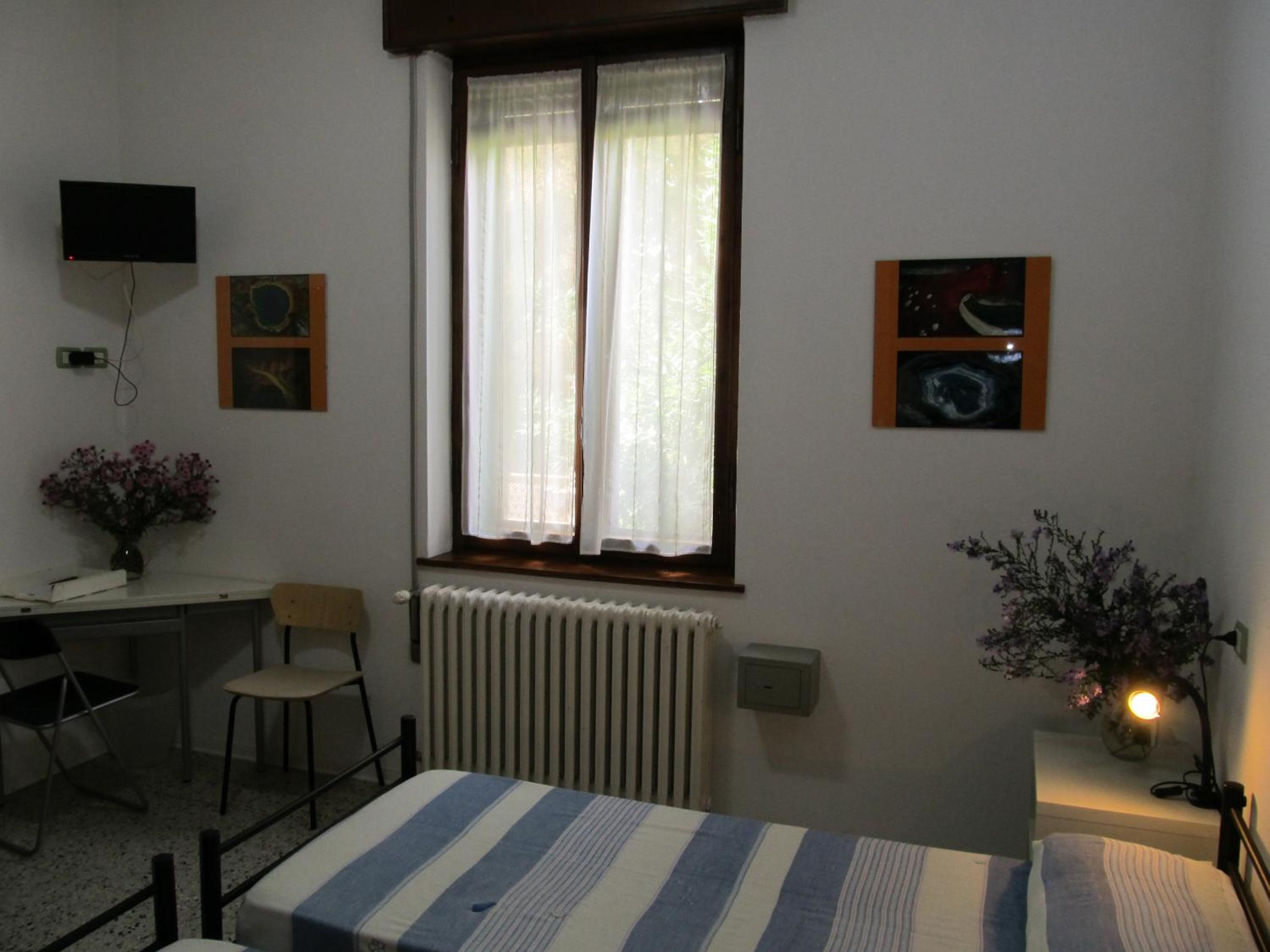 Twin Room with Private External Bathroom photo 2