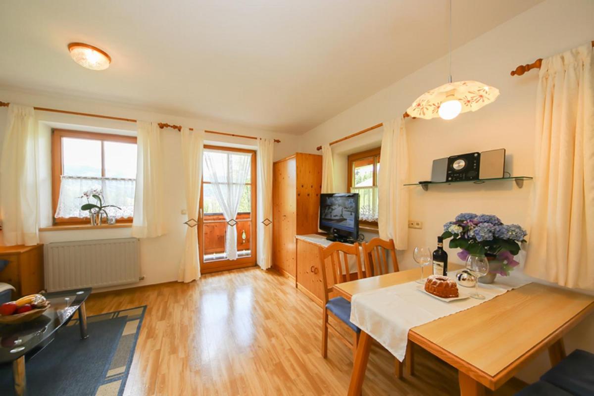 One-Bedroom Apartment with Balcony photo 2