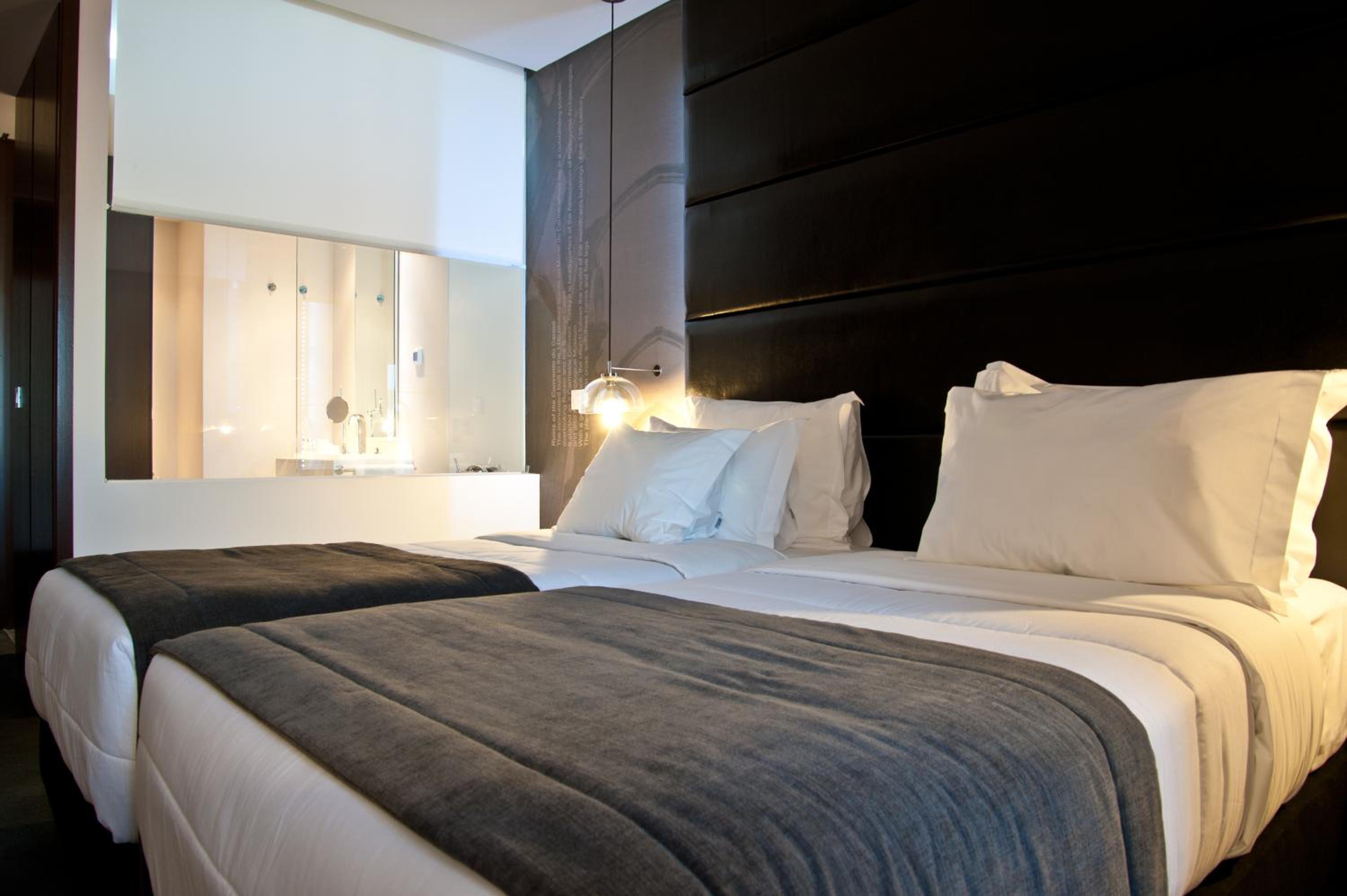 Double or Twin Deluxe Room with River or Castle View