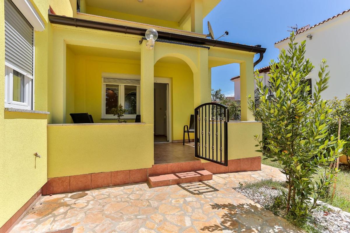 Apartment - Ground Floor - Photo 1