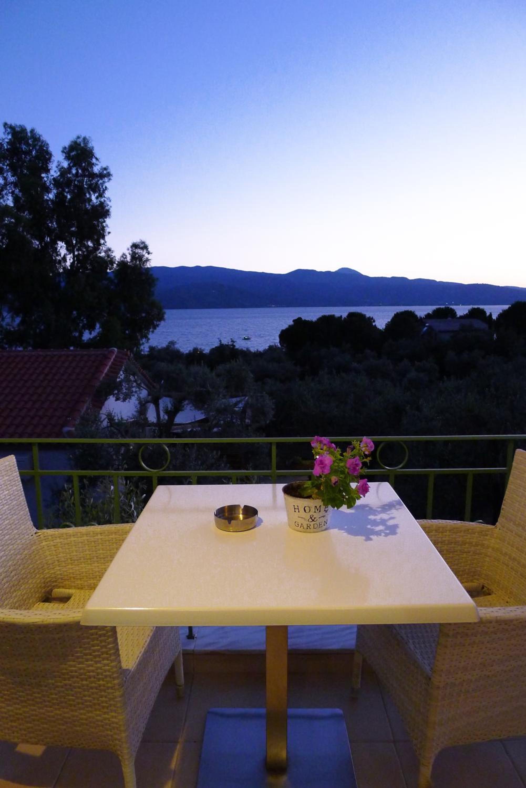 Deluxe Double Room with Balcony and Sea View - Photo 4