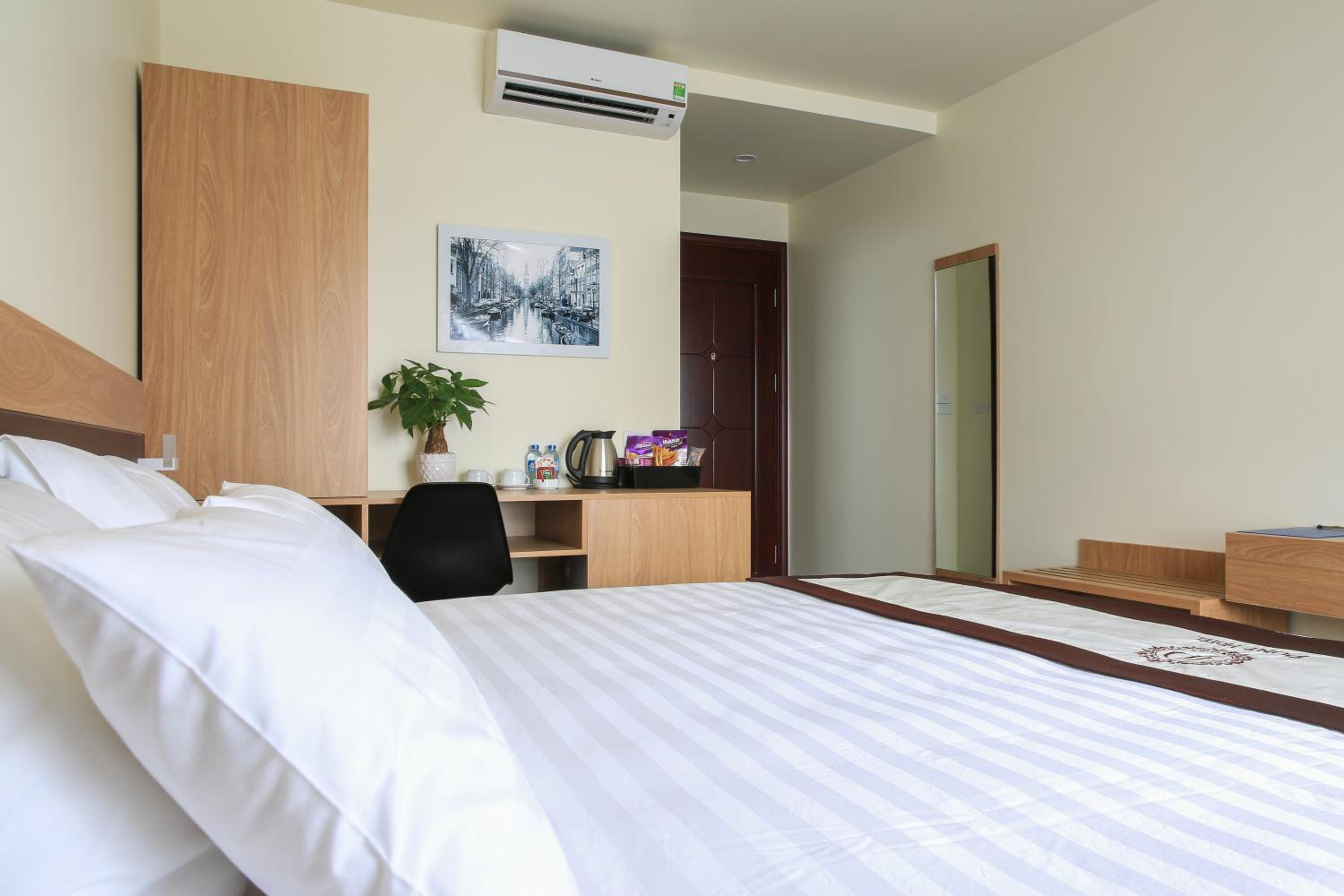 Large Double Room - Photo 4