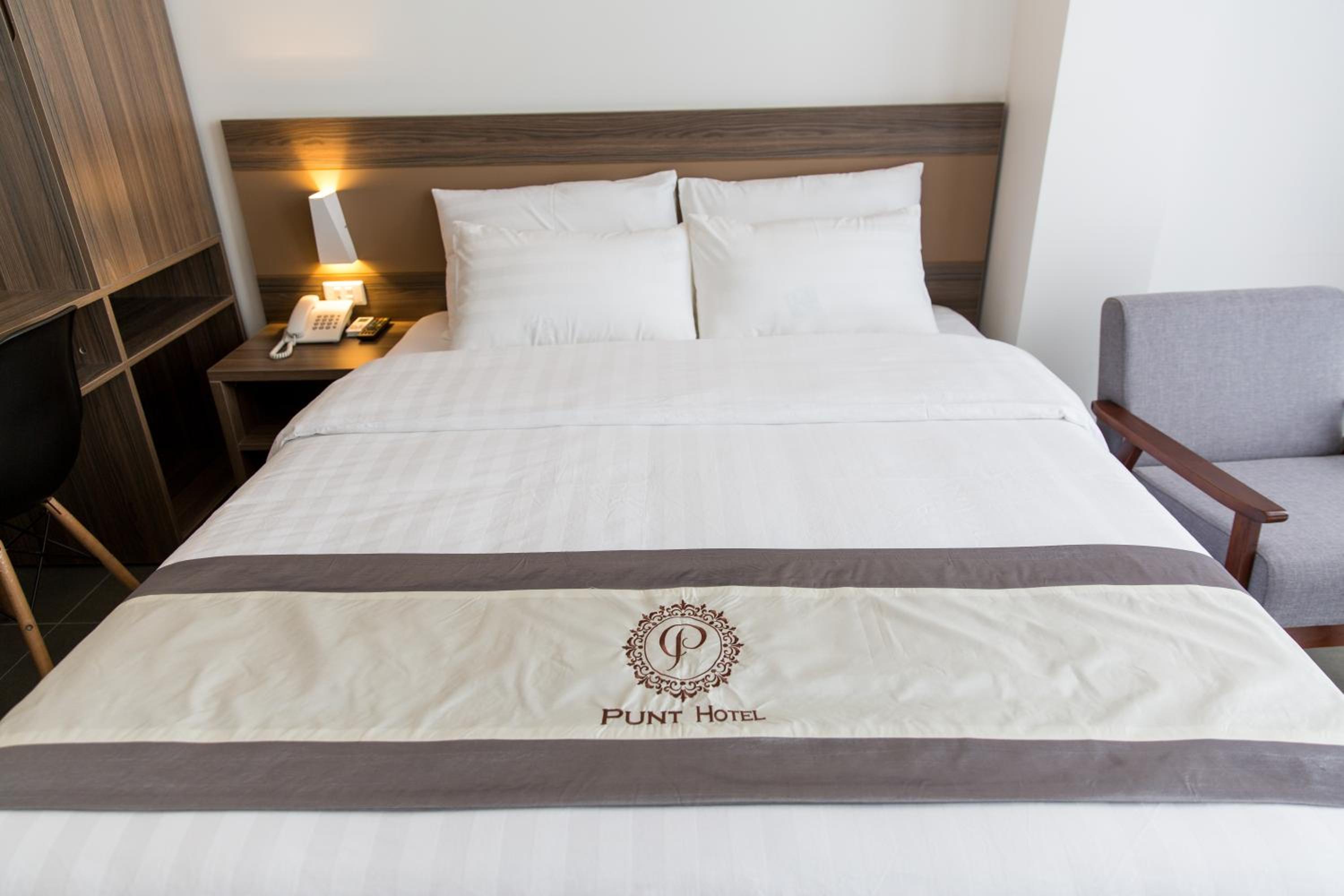 Deluxe Double Room - Photo 8