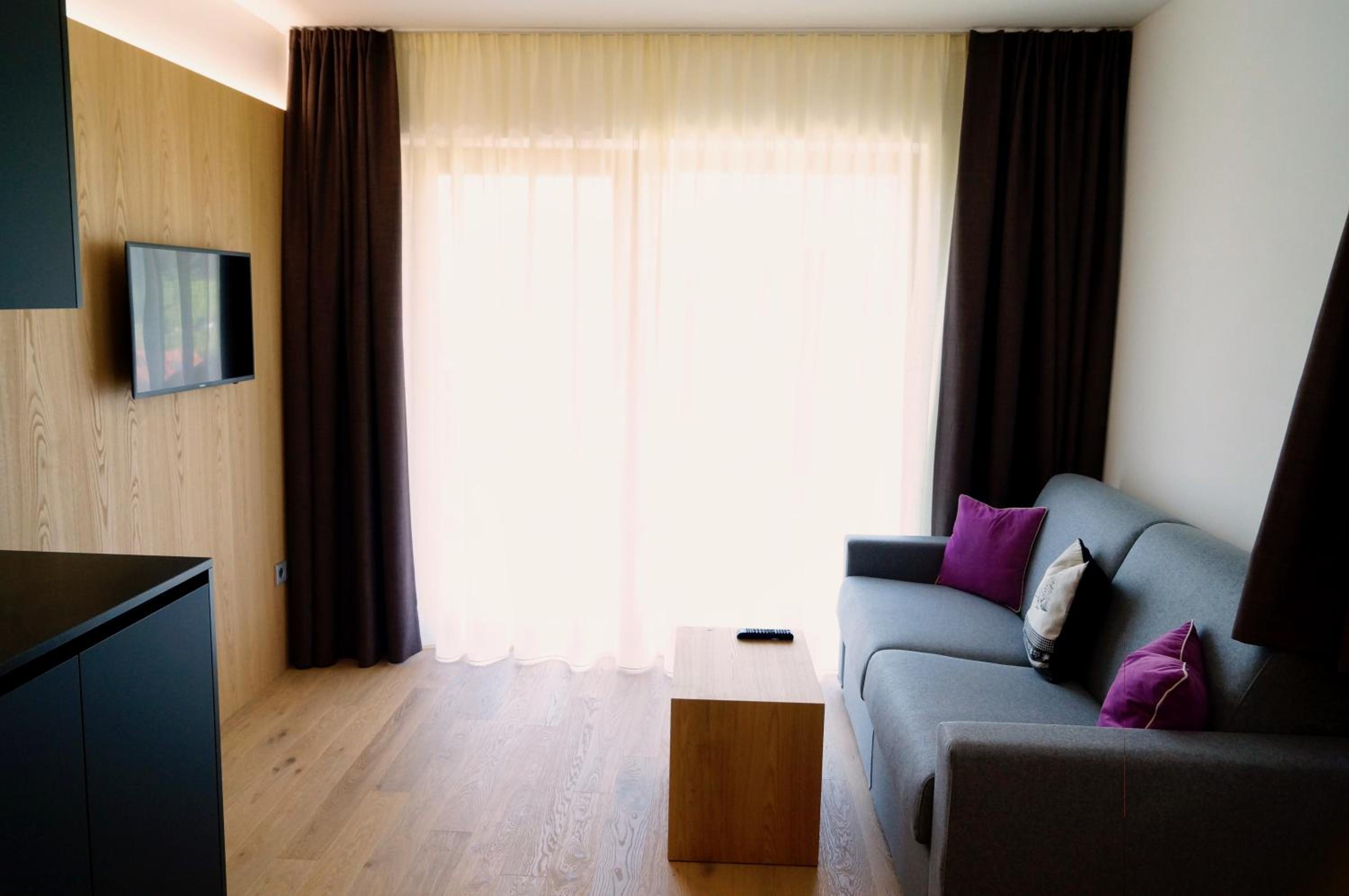 One-Bedroom Apartment photo 1