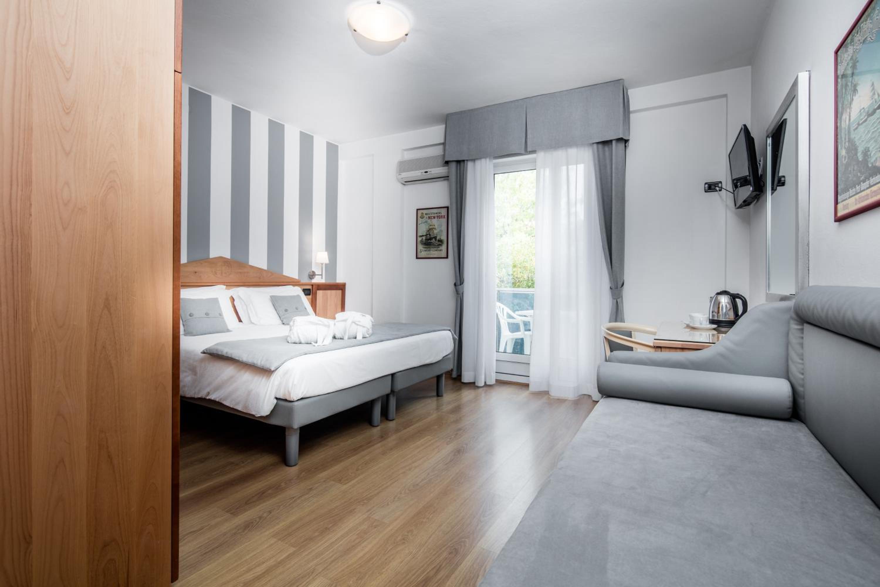 Double Room - Photo 7