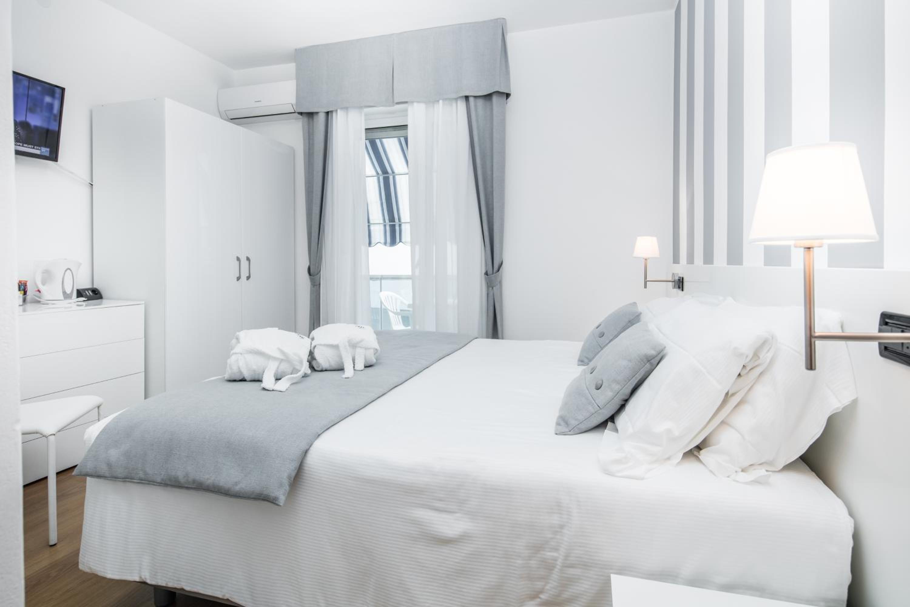 Double Room - Photo 3