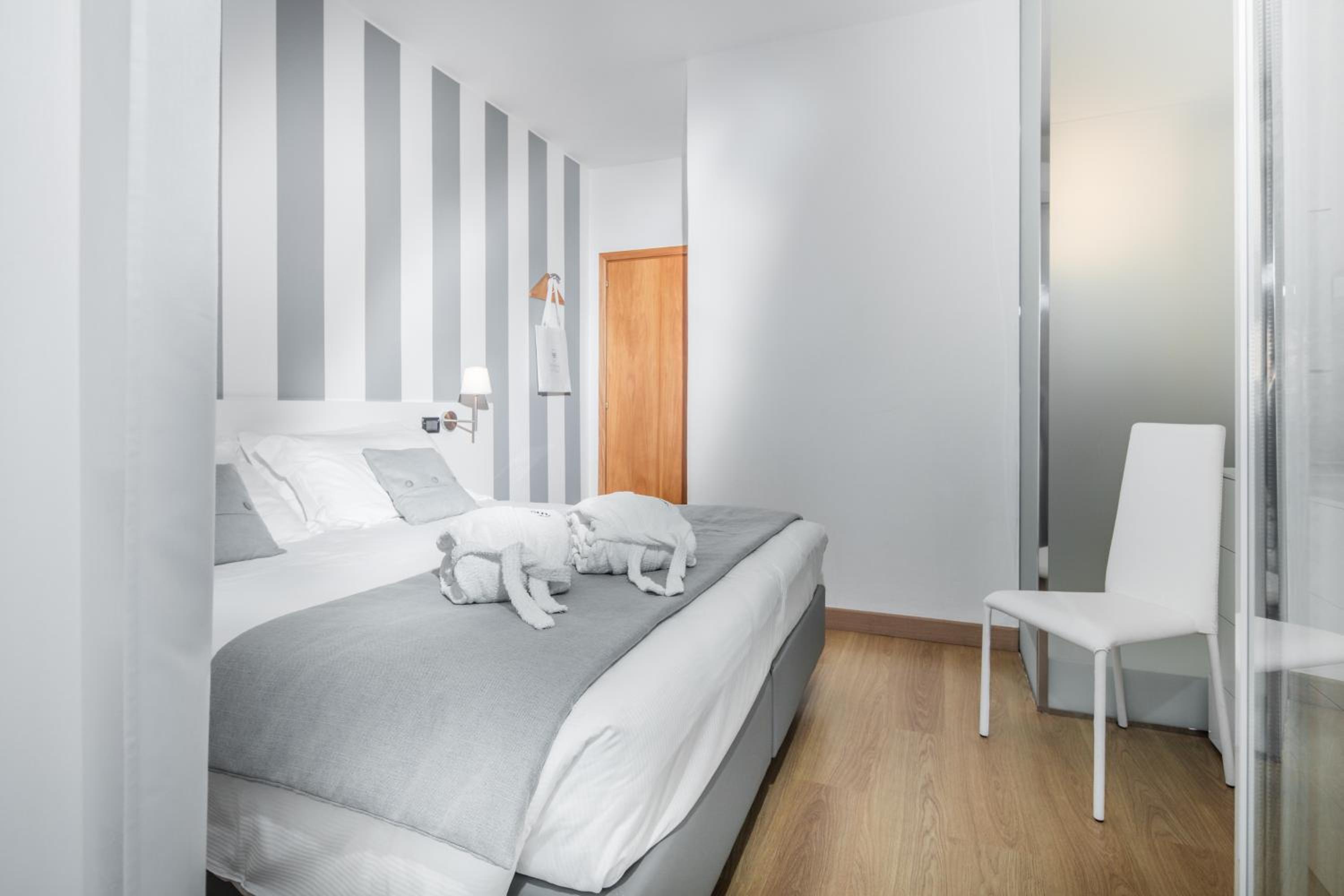 Double Room - Photo 16