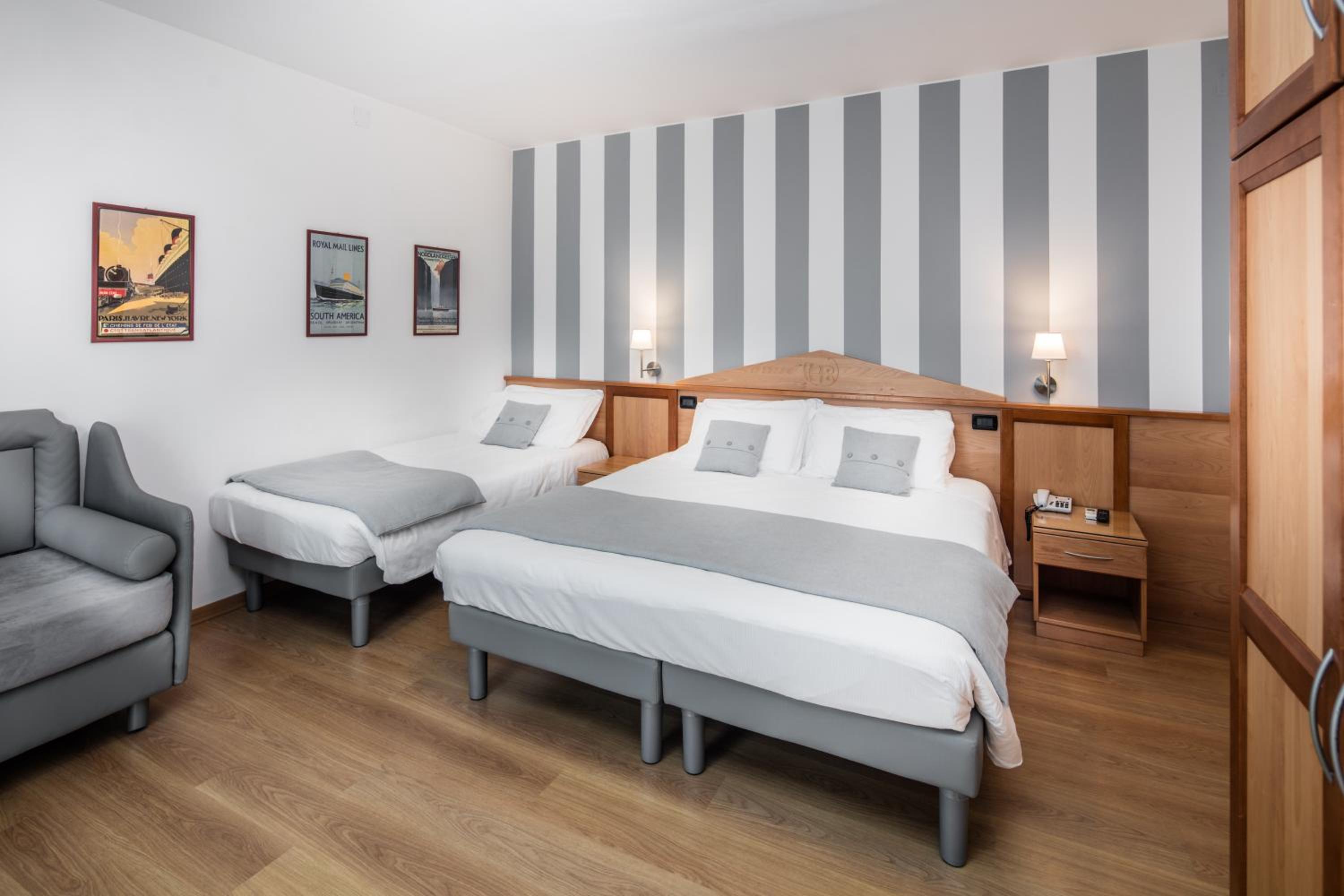 Triple Room with Balcony - Photo 2