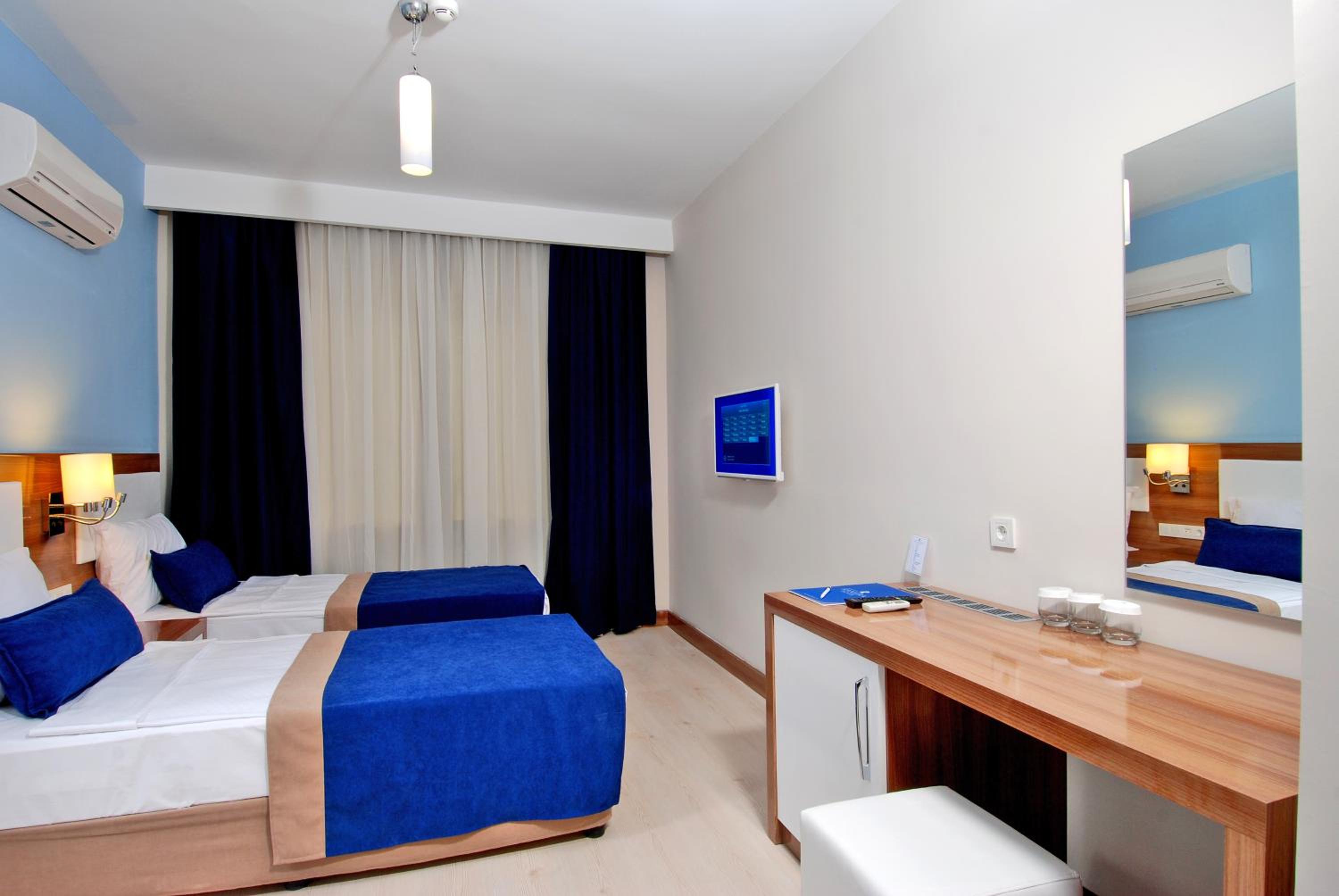 Family Room (2 Adults + 2 Children)